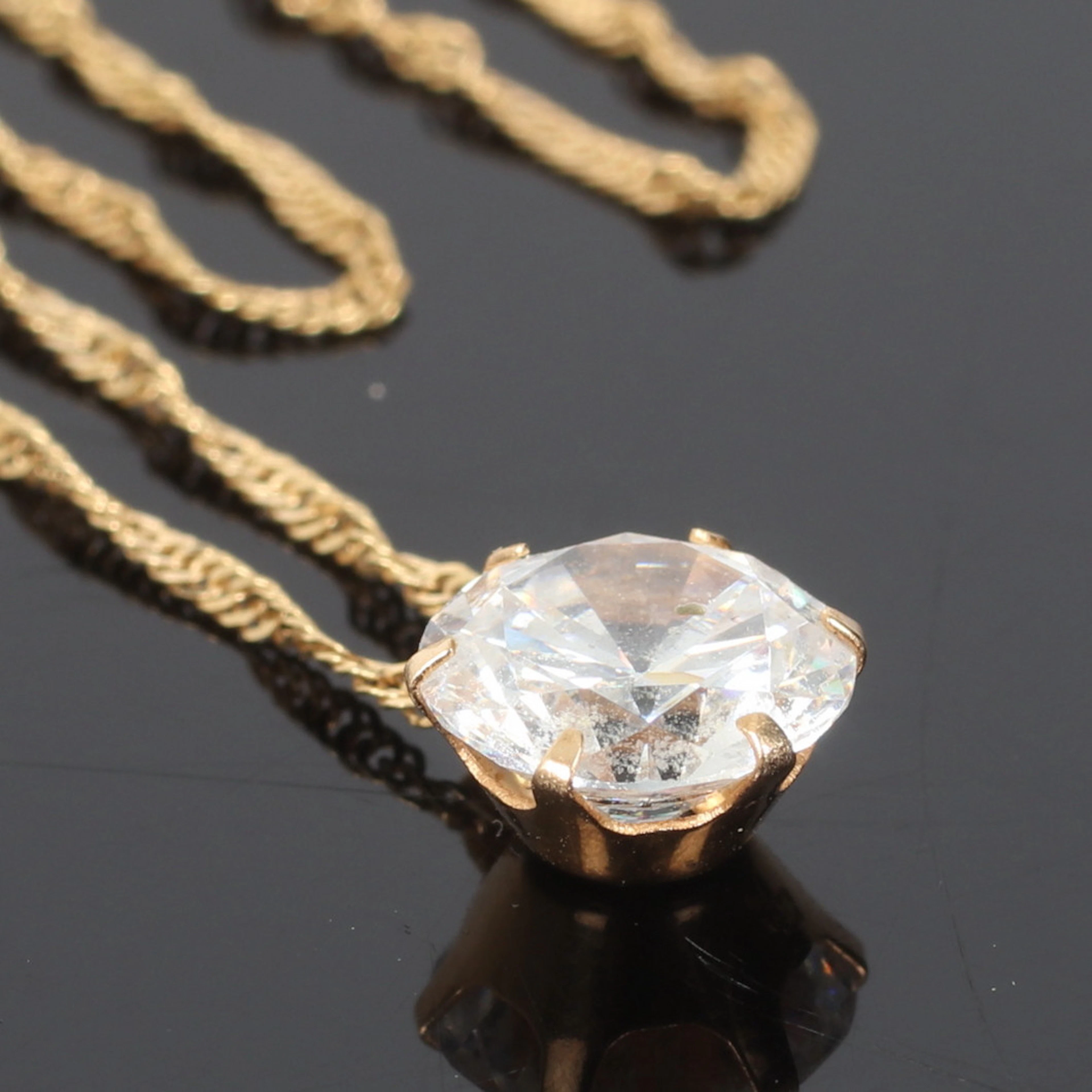HÄNGE, 18k guld, med bergskristall och HALSKEDJA, 18k guld. 1900-tal.