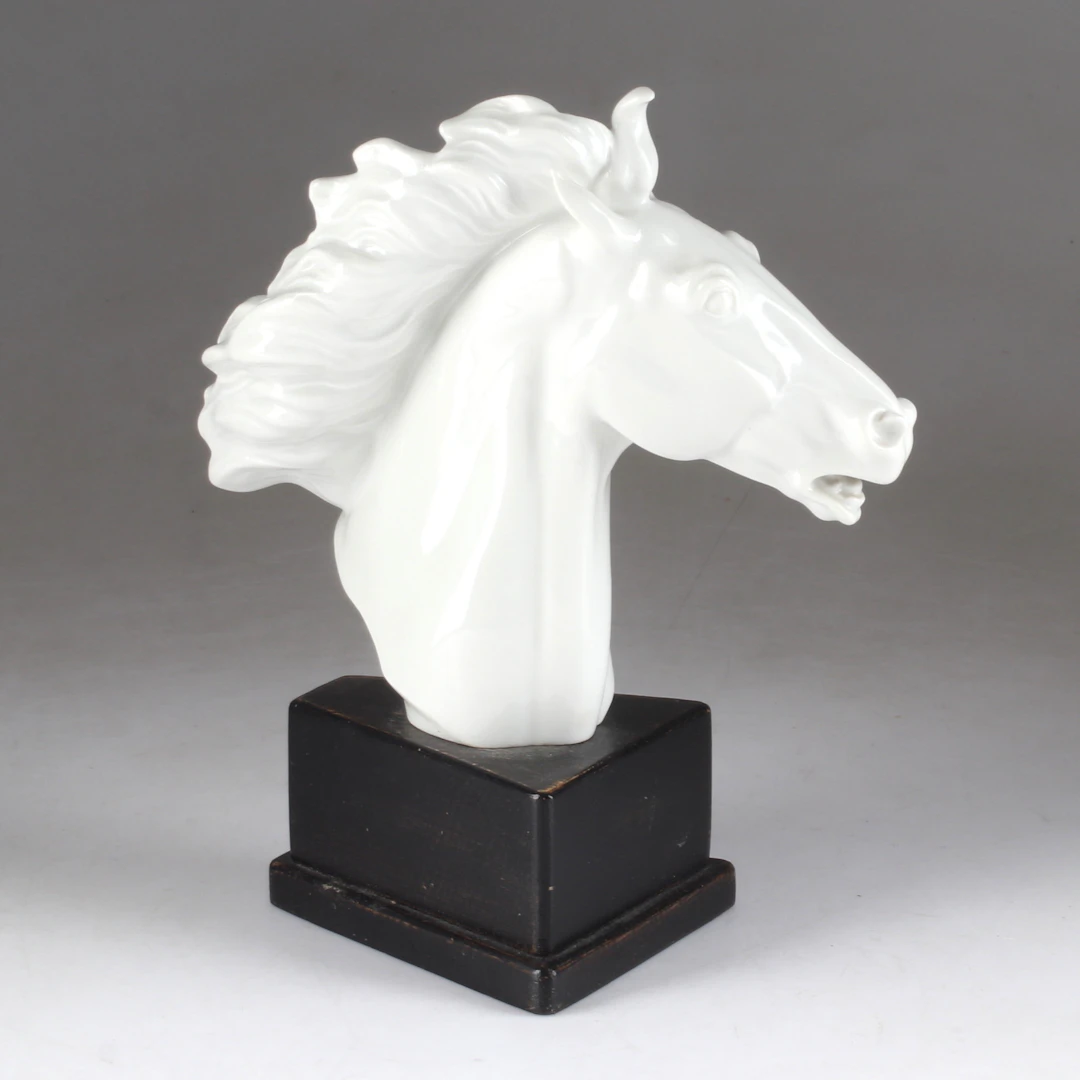 ERICH OEHME. Figurin, "Hästhuvud"; porslin, Meissen, 1949.