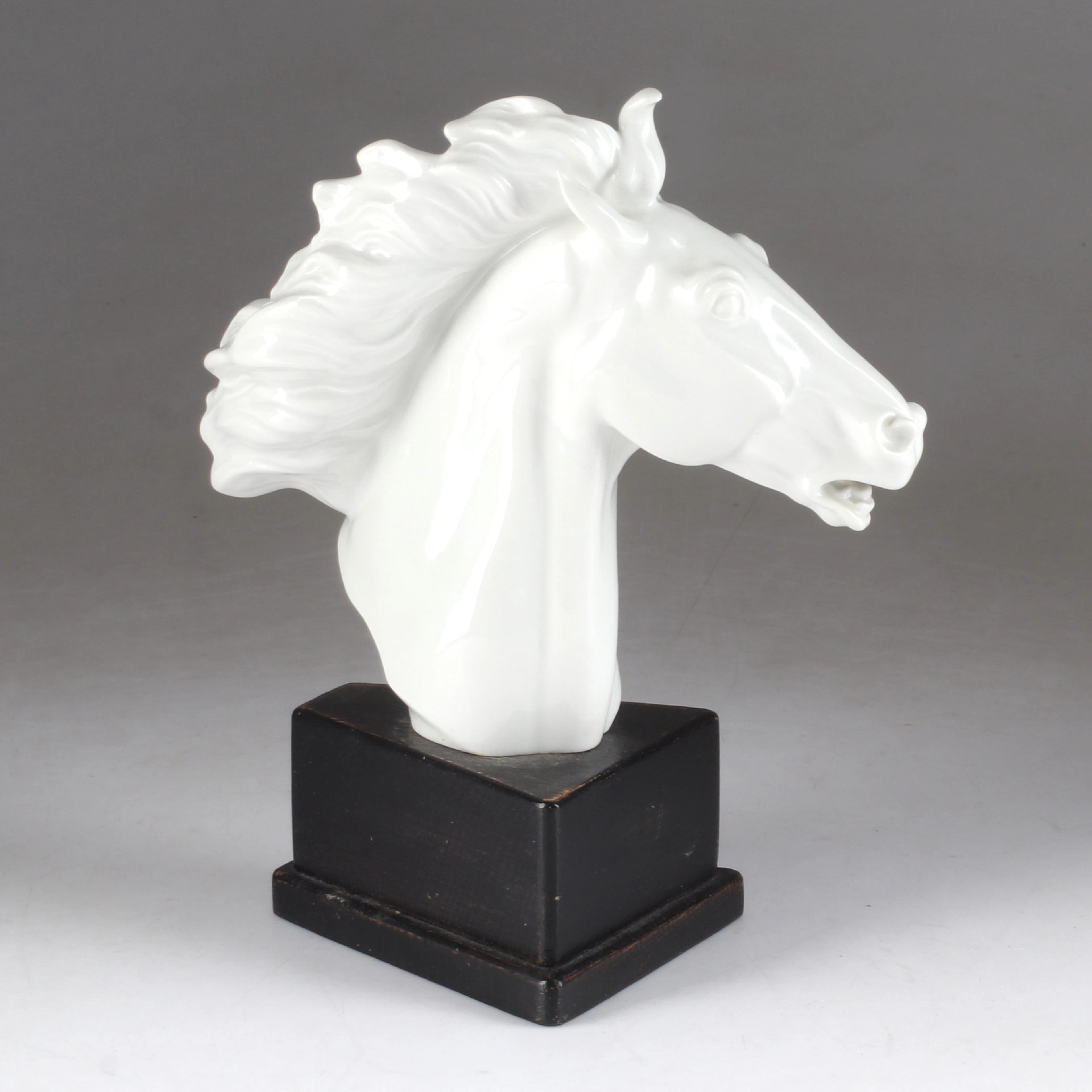 ERICH OEHME. Figurin, "Hästhuvud"; porslin, Meissen, 1949.