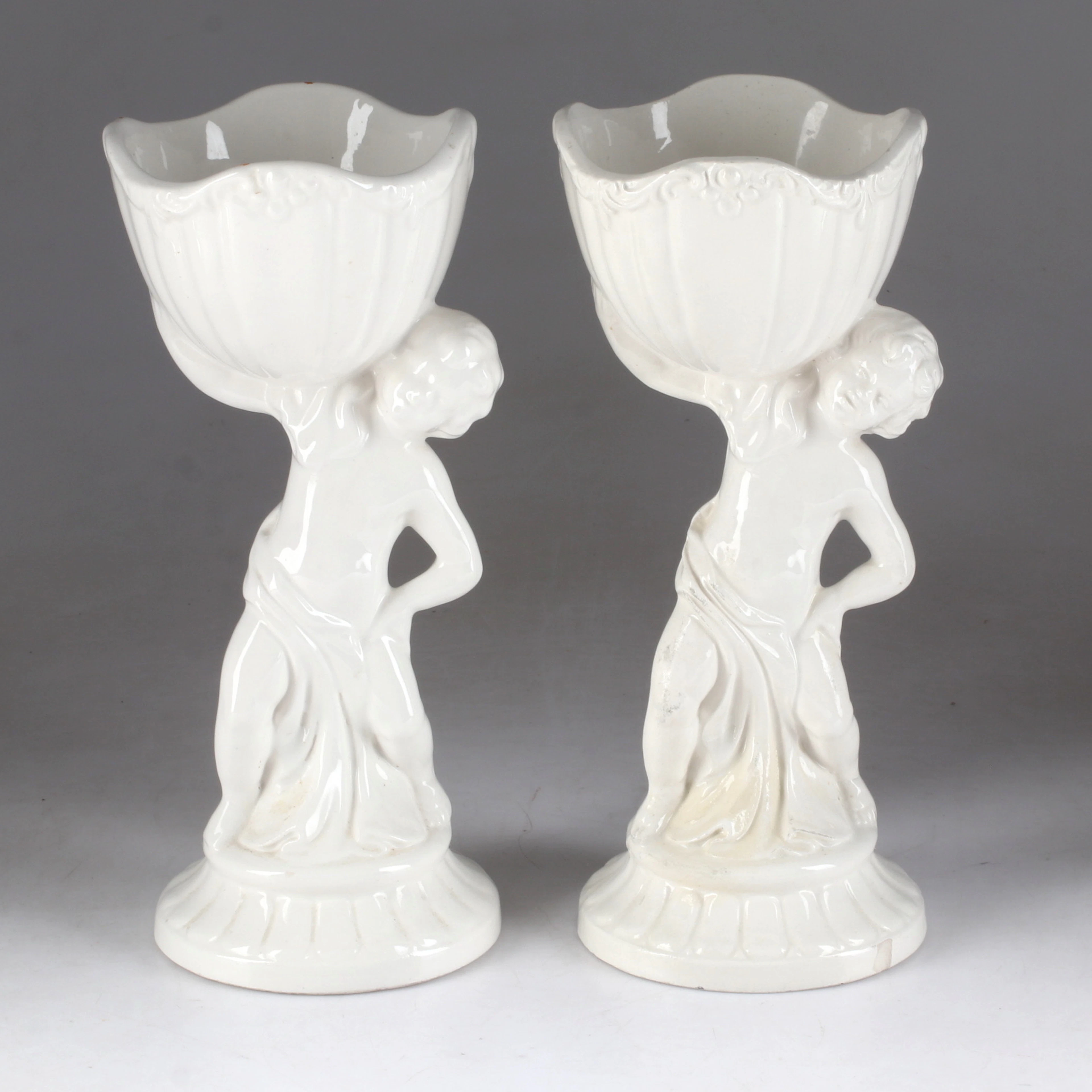 YTTERFODER, på fot, 2 st, porslin Capodimonte, Italien, 1900-talets slut.