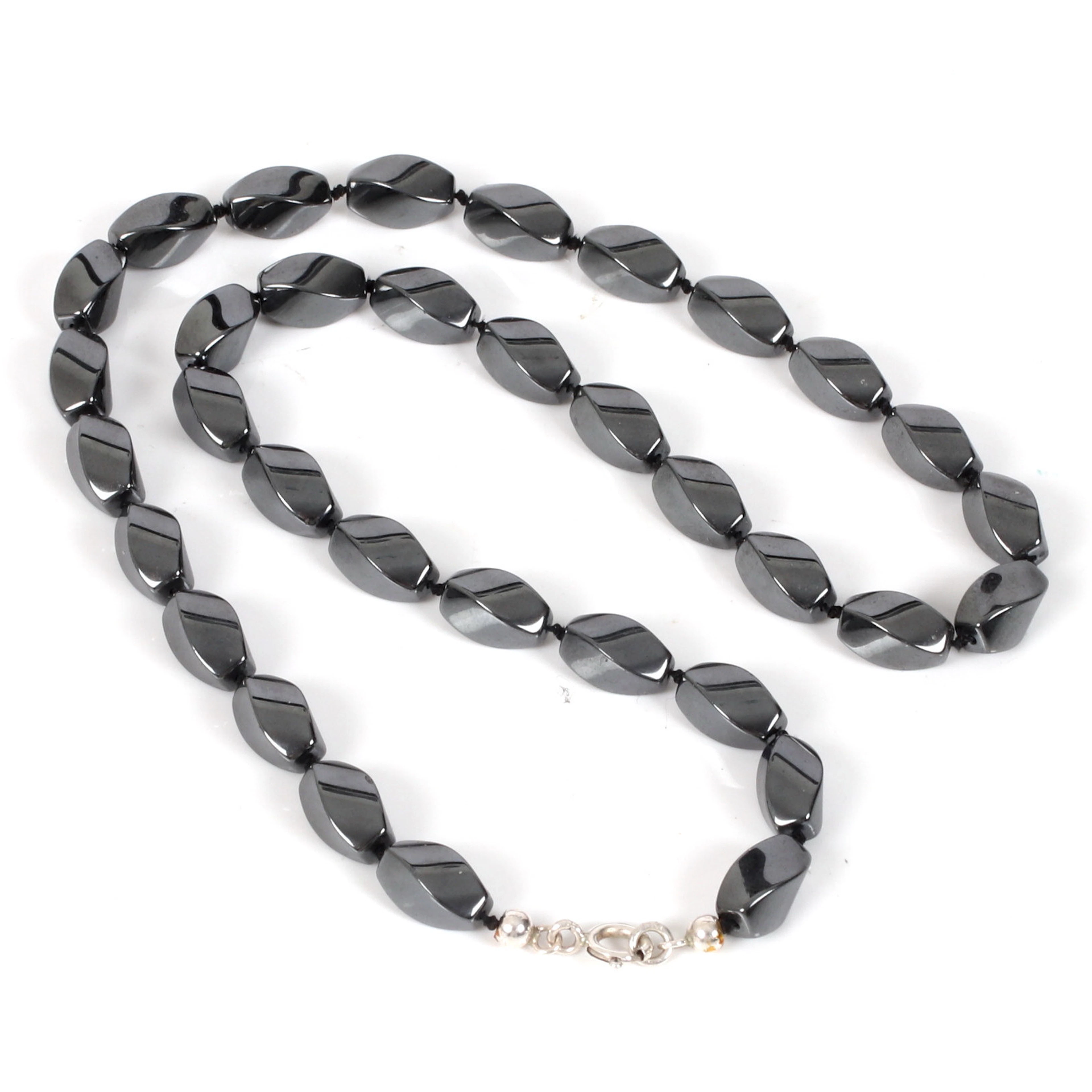 COLLIER, lås av Sterling silver, med hematit pärlor. 1900-tal.