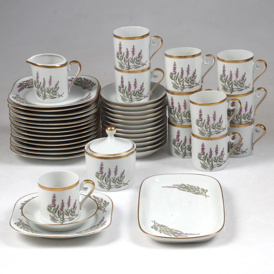 MOCKA/KAFFESERVISDELAR, 41 delar, porslin, "Ljung", Hackefors. 1960/70-tal.