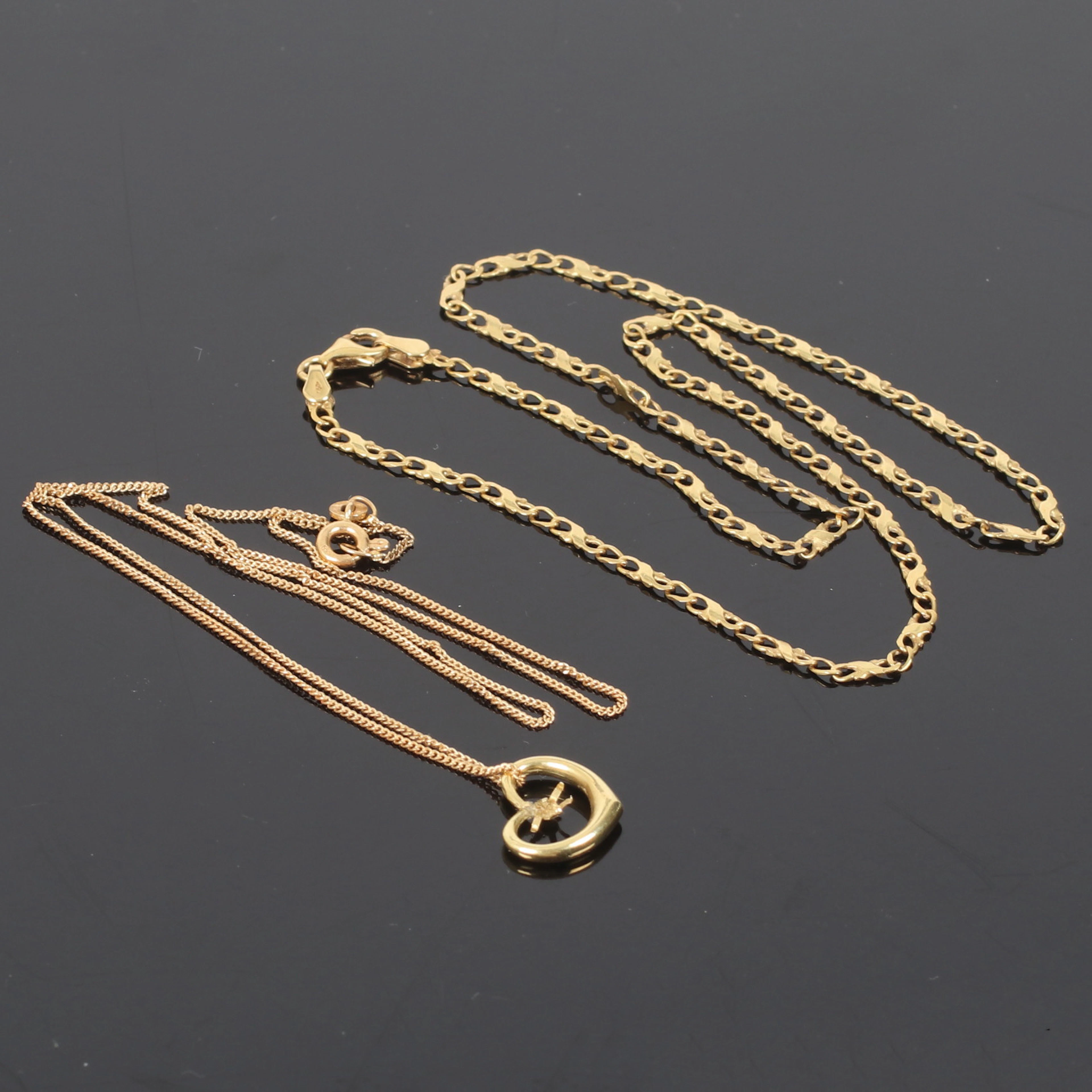 HÄNGE och HALSKEDJOR, 18k guld. 1900-tal.