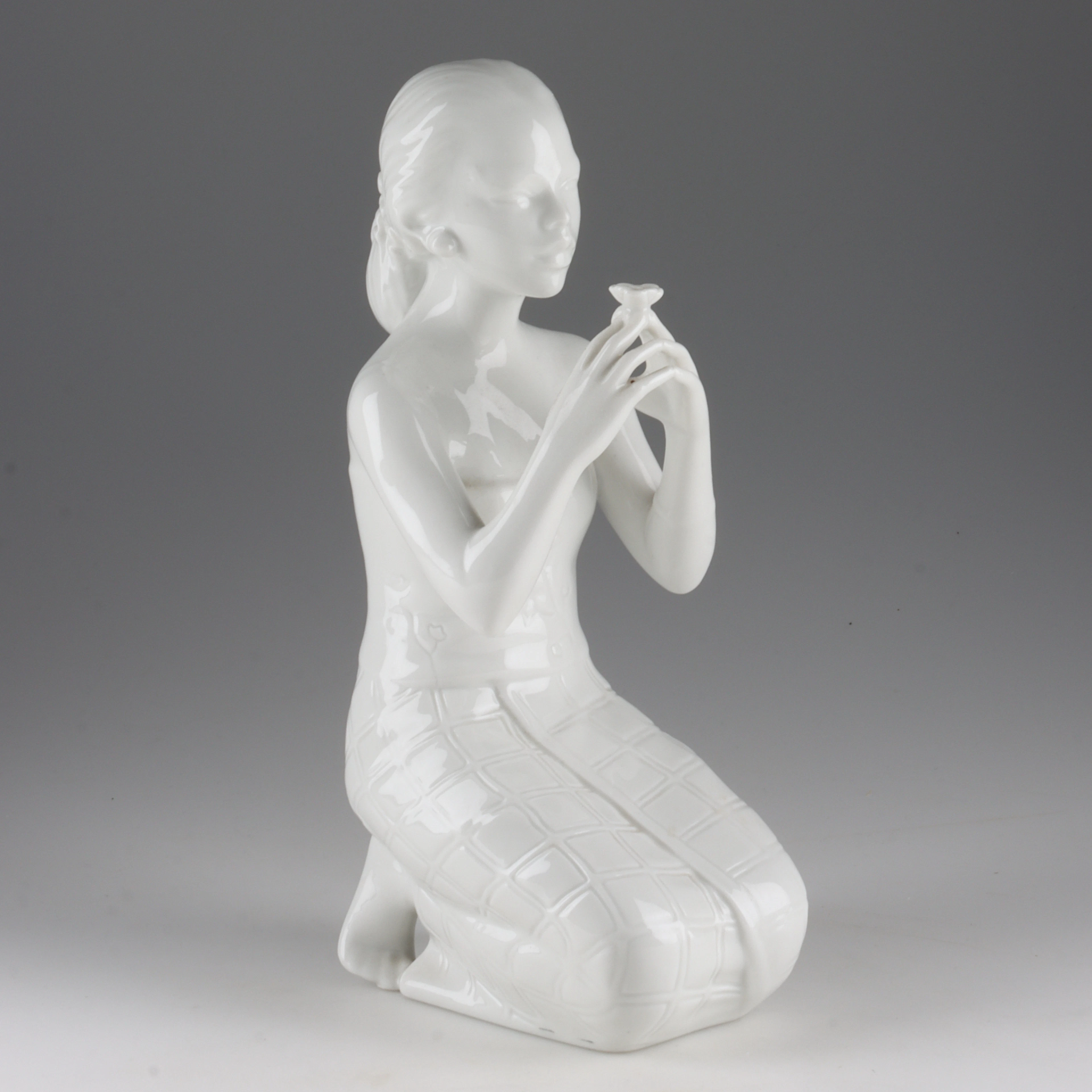 HARALD SALOMON. Figurin, "Baliflickan", porslin, Rörstrand.