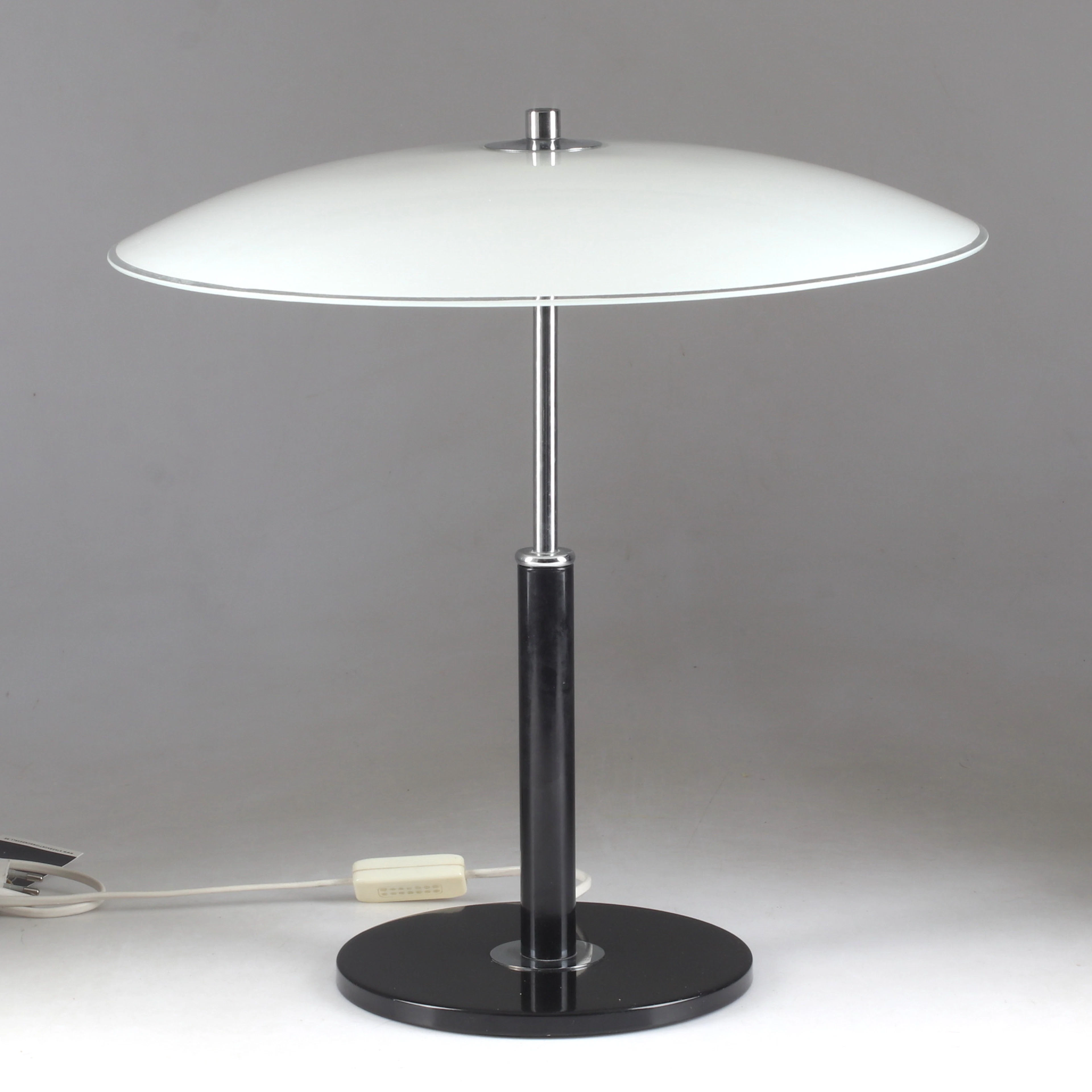 KARIN MOBRING. Bordslampa, "Solist", metall och opalglas, IKEA, 1990-tal.