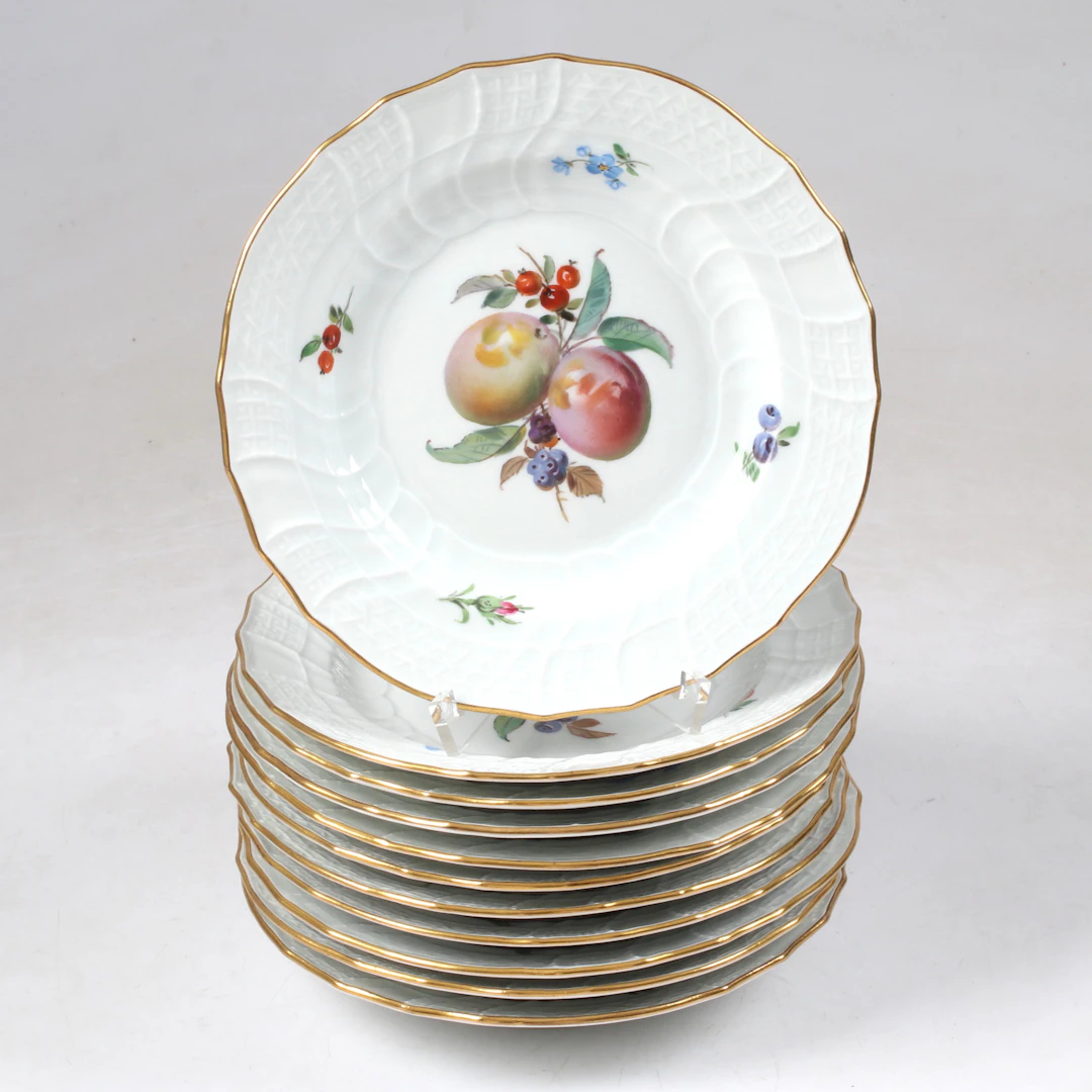 ASSIETTER, 11 st, porslin, fruktdekor, Meissen, Tyskland. 1900-tal.