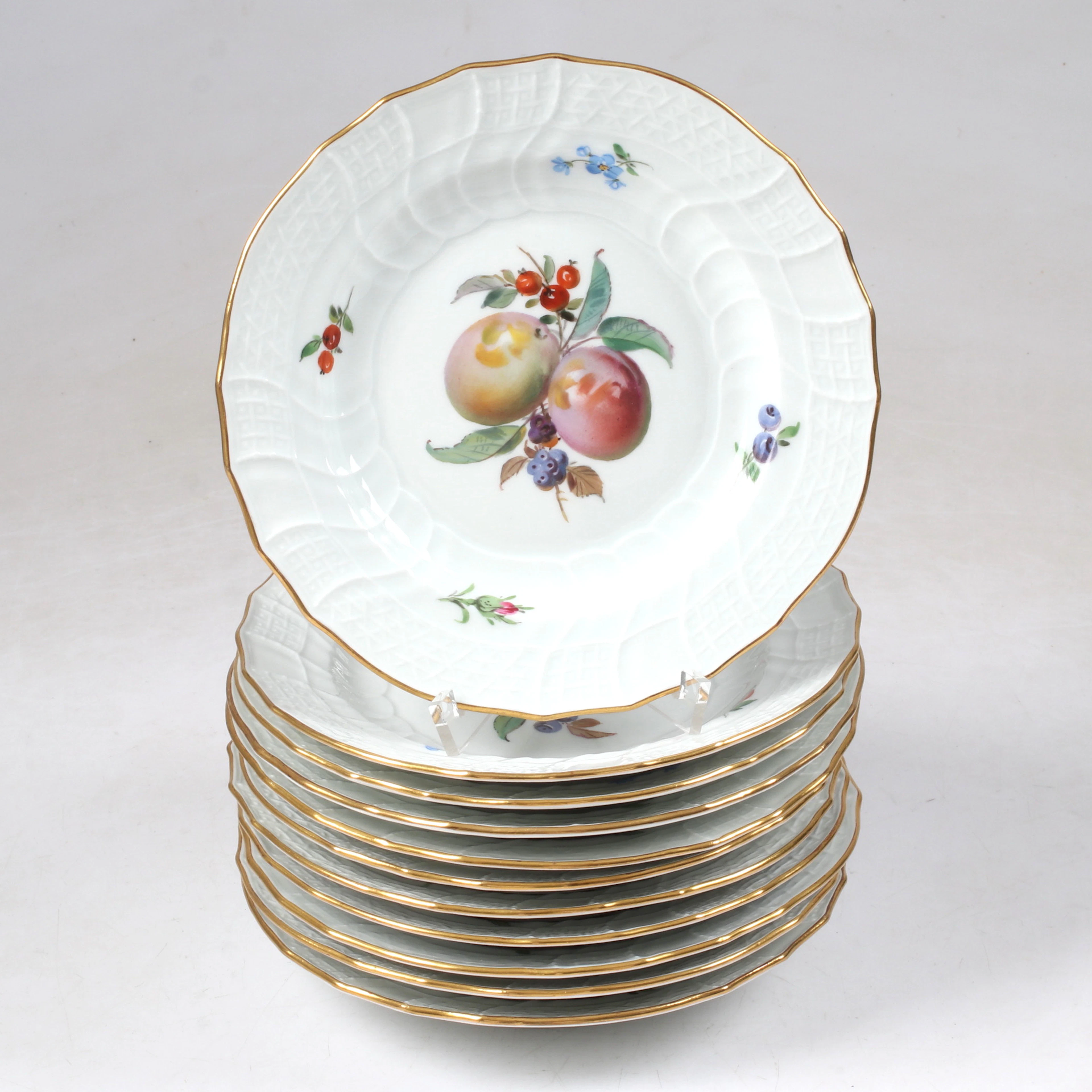 ASSIETTER, 11 st, porslin, fruktdekor, Meissen, Tyskland. 1900-tal.