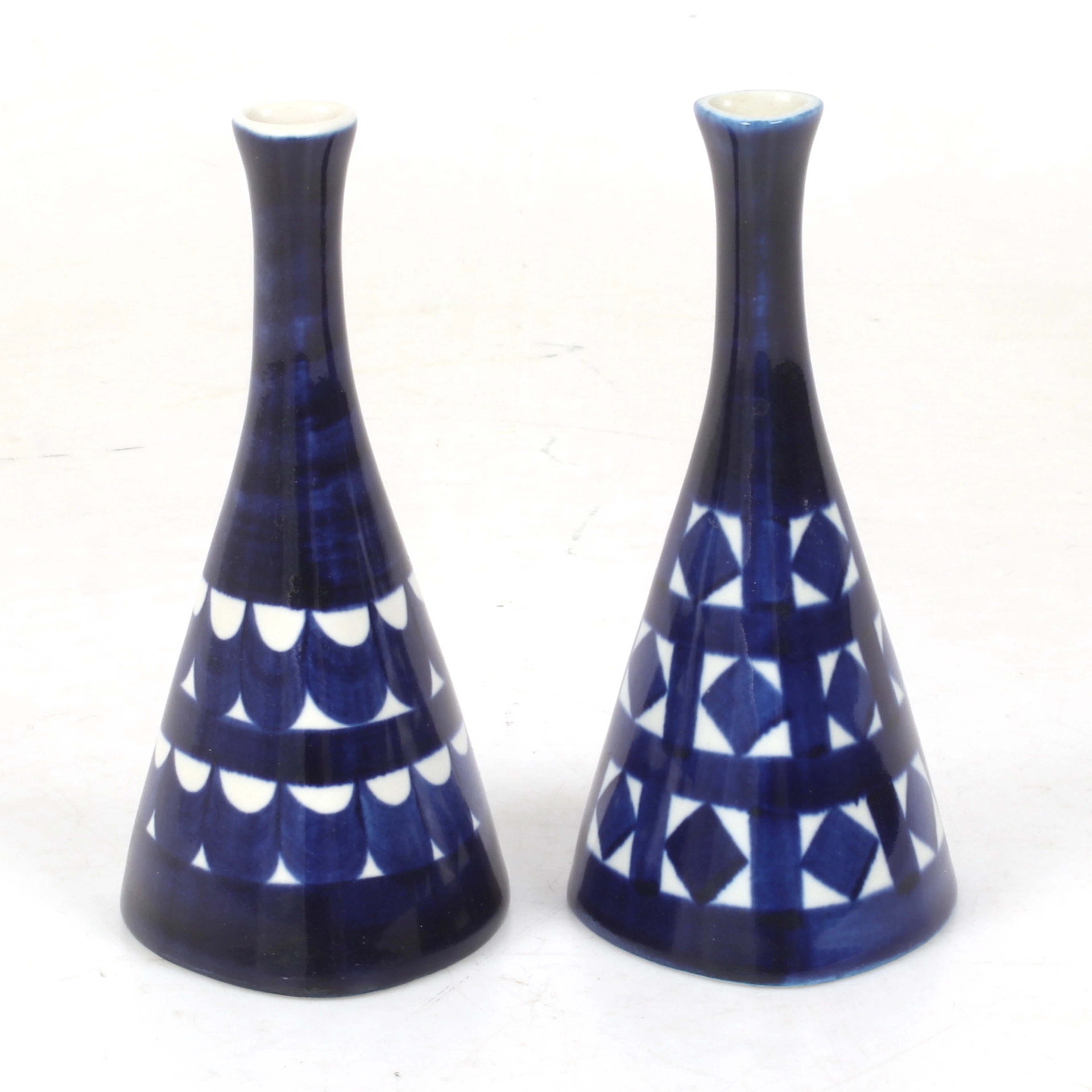 KARIN BJÖRQVIST. Vaser, 2 st, porslin, "Indigo", Gustavsberg, höjd 14 cm.