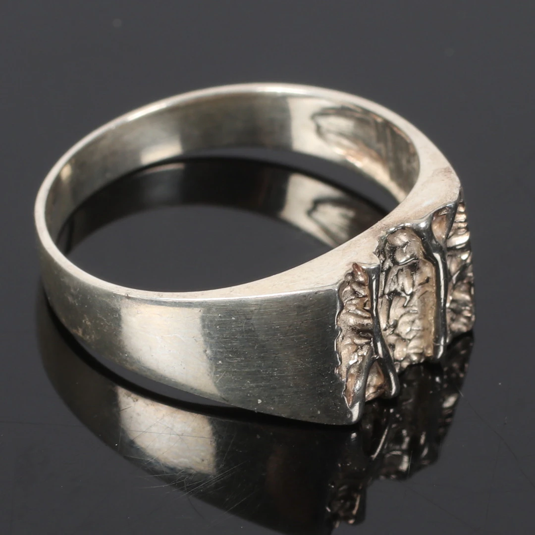 (2510-229) RING, silver, "vildmark", Bengt Hallberg , Stockholm, 1900-tal.
