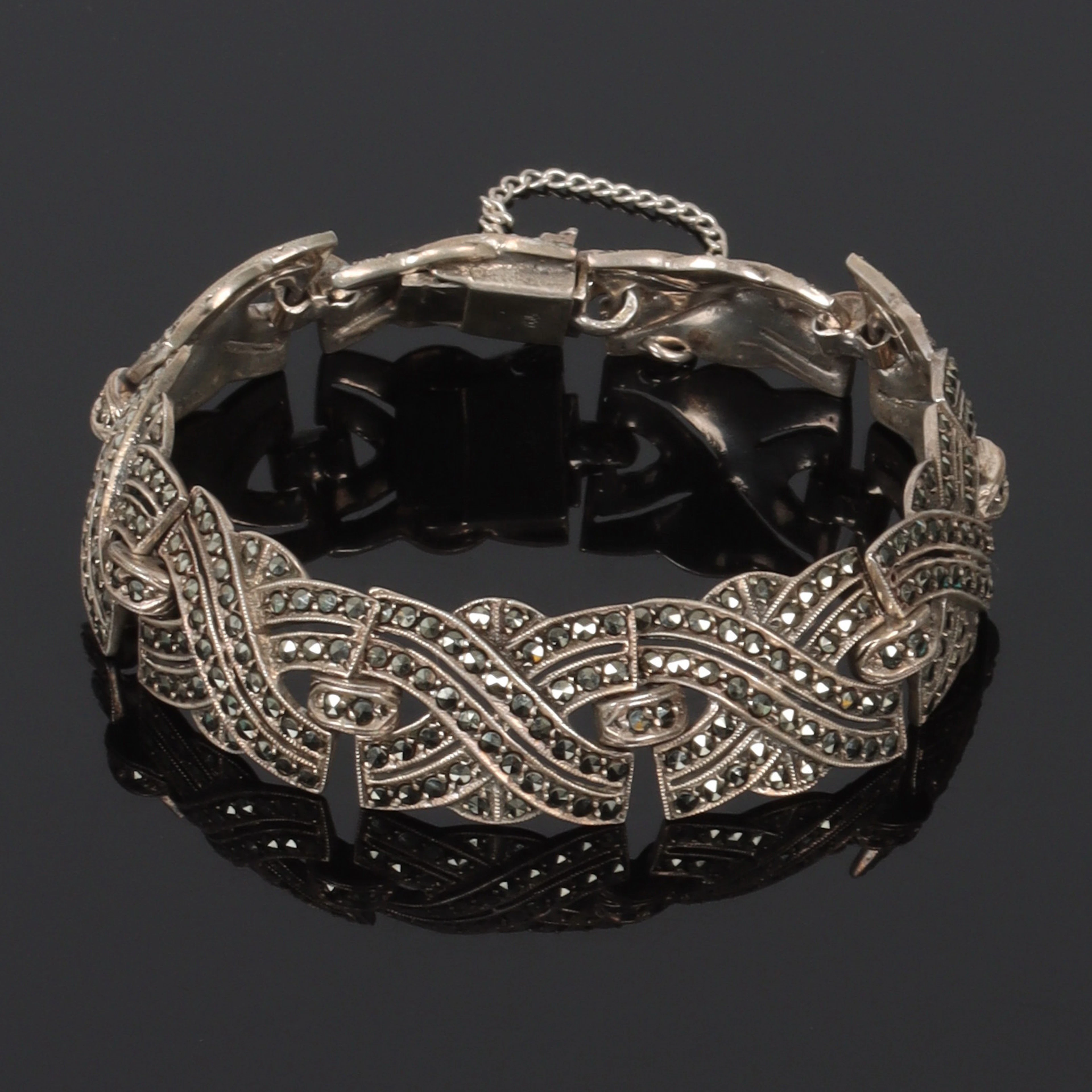 ARMBAND, silver, med markasiter. 1900-tal.