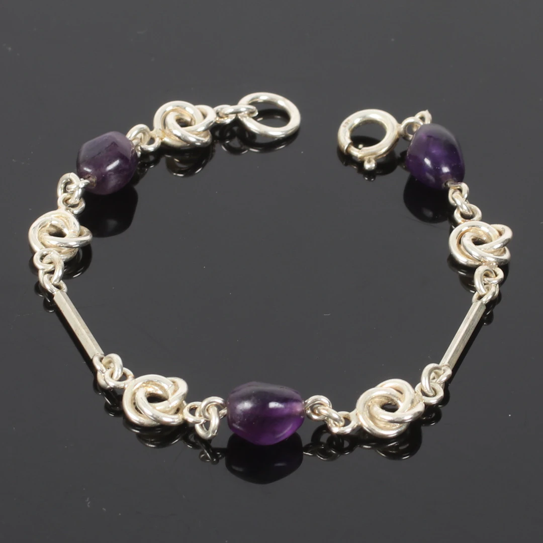 (2610-203) ARMBAND, silver, med lila ametister, Arvo Saarela, Enköping. 1976.