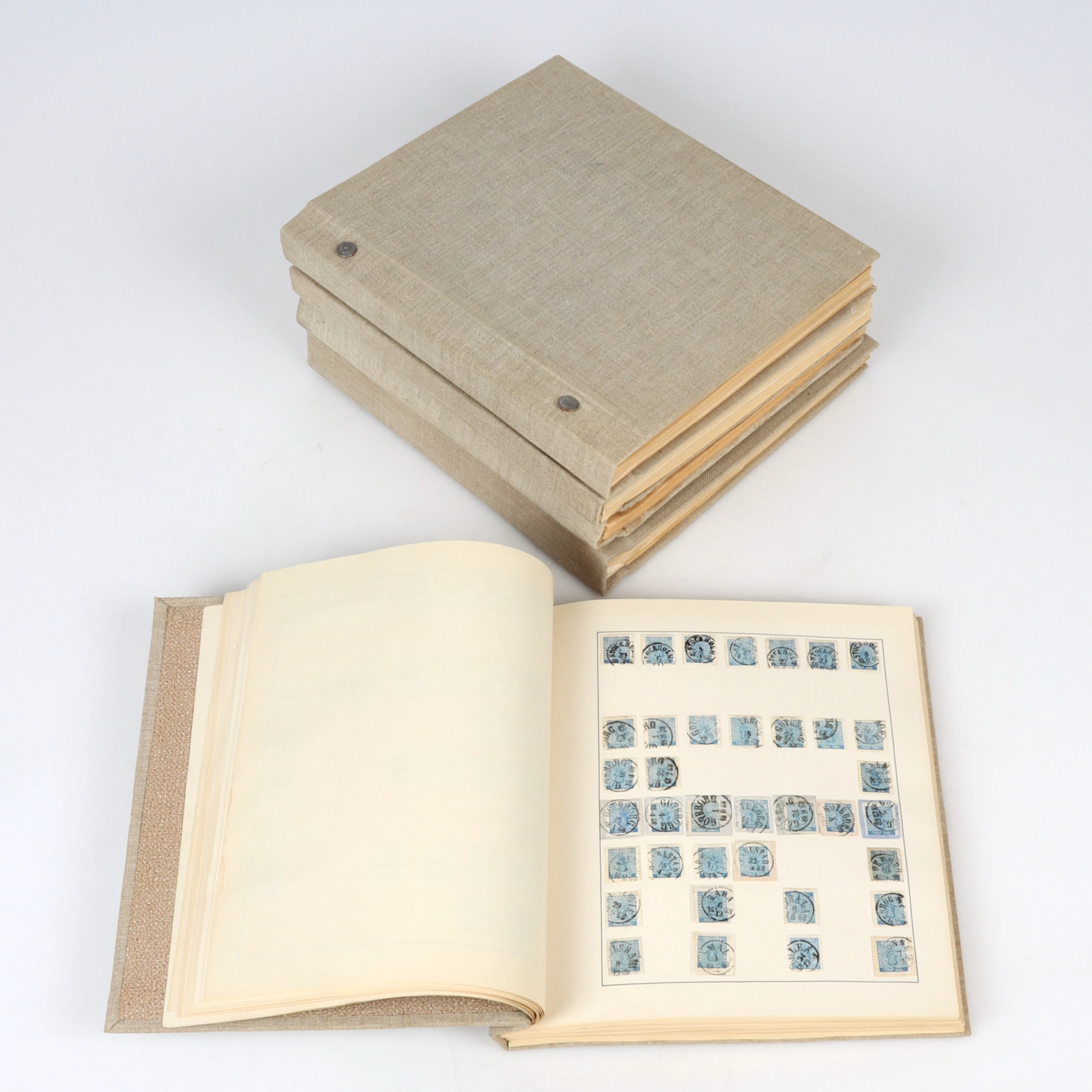 (11) FRIMÄRKEN, Sverige, samling fem album stämplat och ostämplat. 1855-1970.