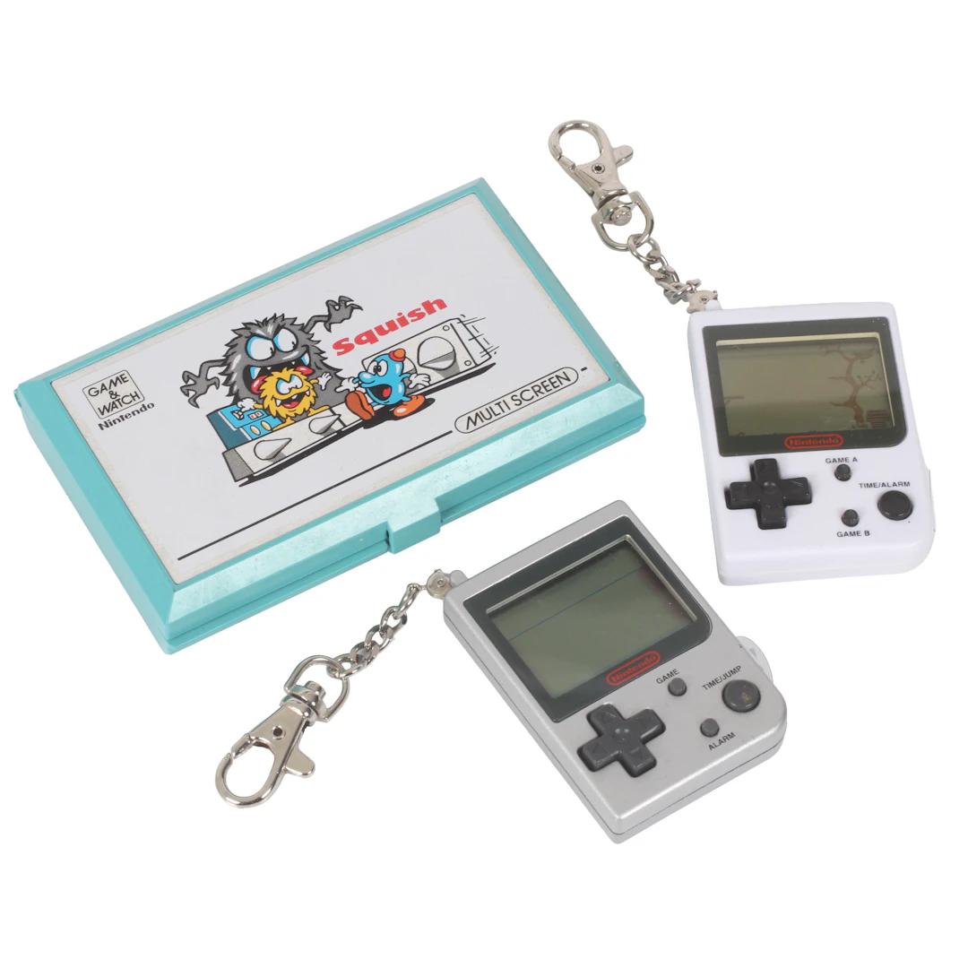 INTENDO, Game & Watch samt 2 st nyckelringar i form av Game Boy.