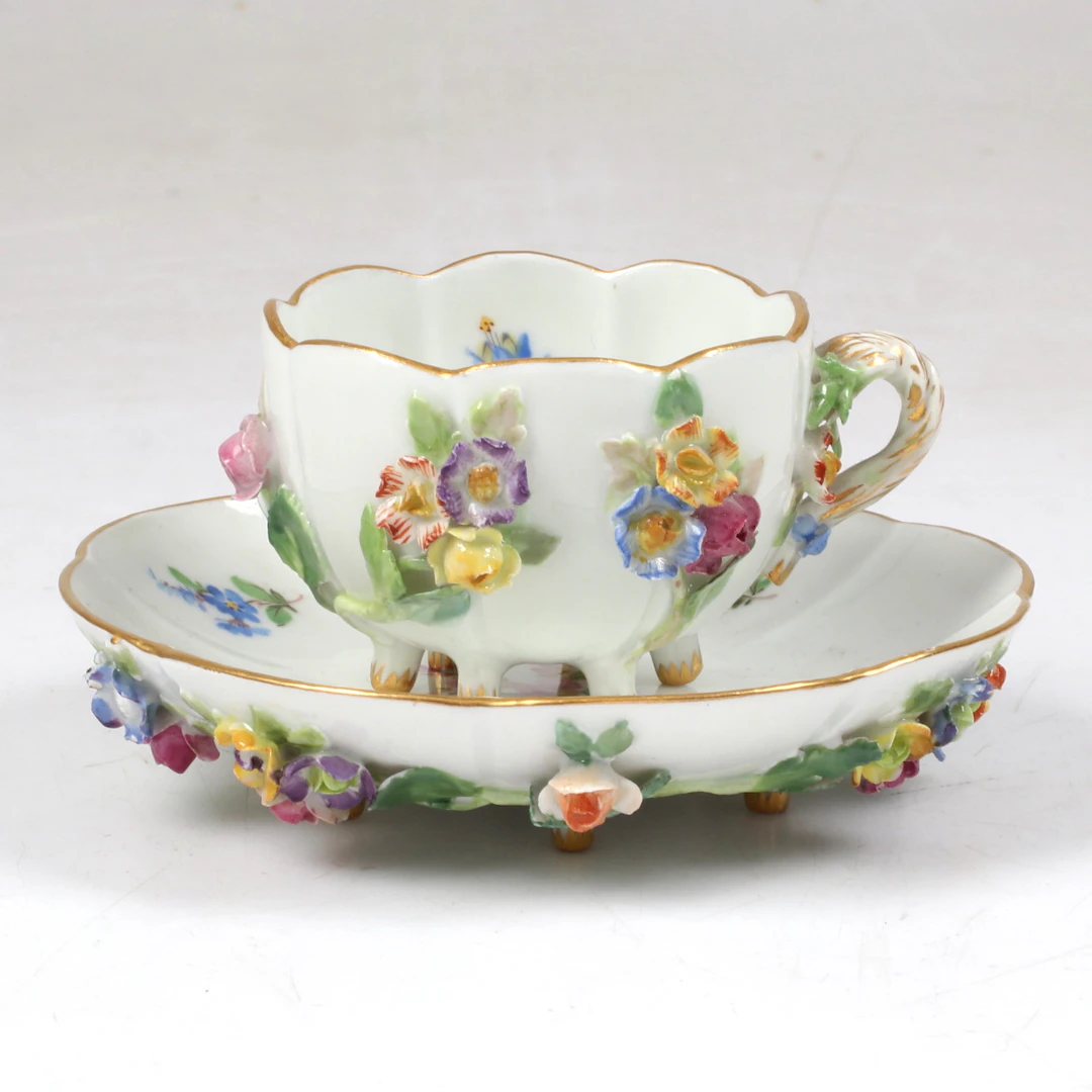 KOPP med FAT, 2 delar porslin Meissen, 1800-tal.