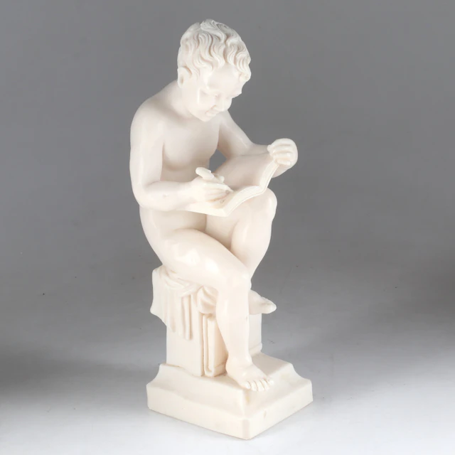 SKULPTUR, Läsande pojke, konstmassa, Italien, 1900-talets andra hälft.