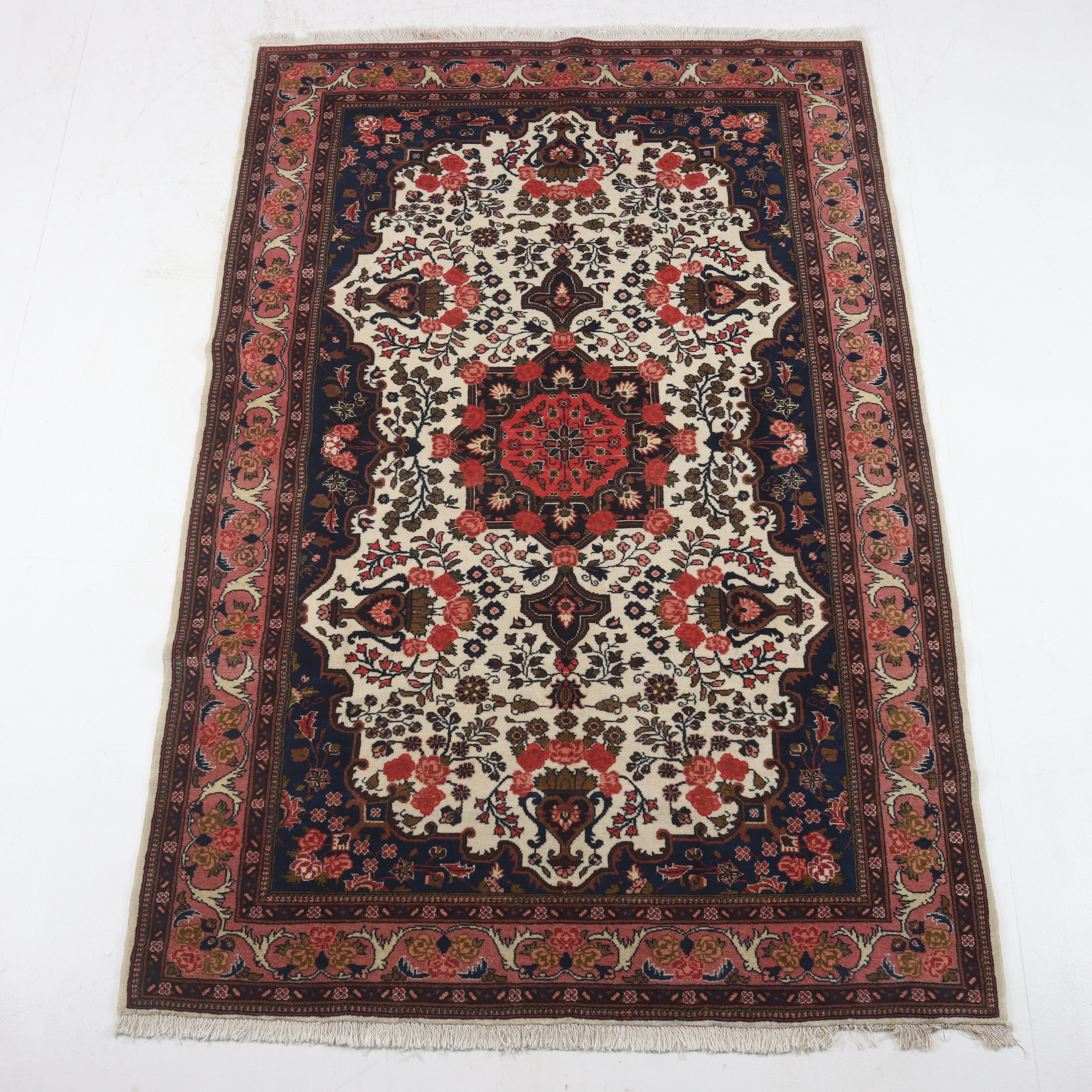 MATTA, Songhor, ca 234x154 cm.