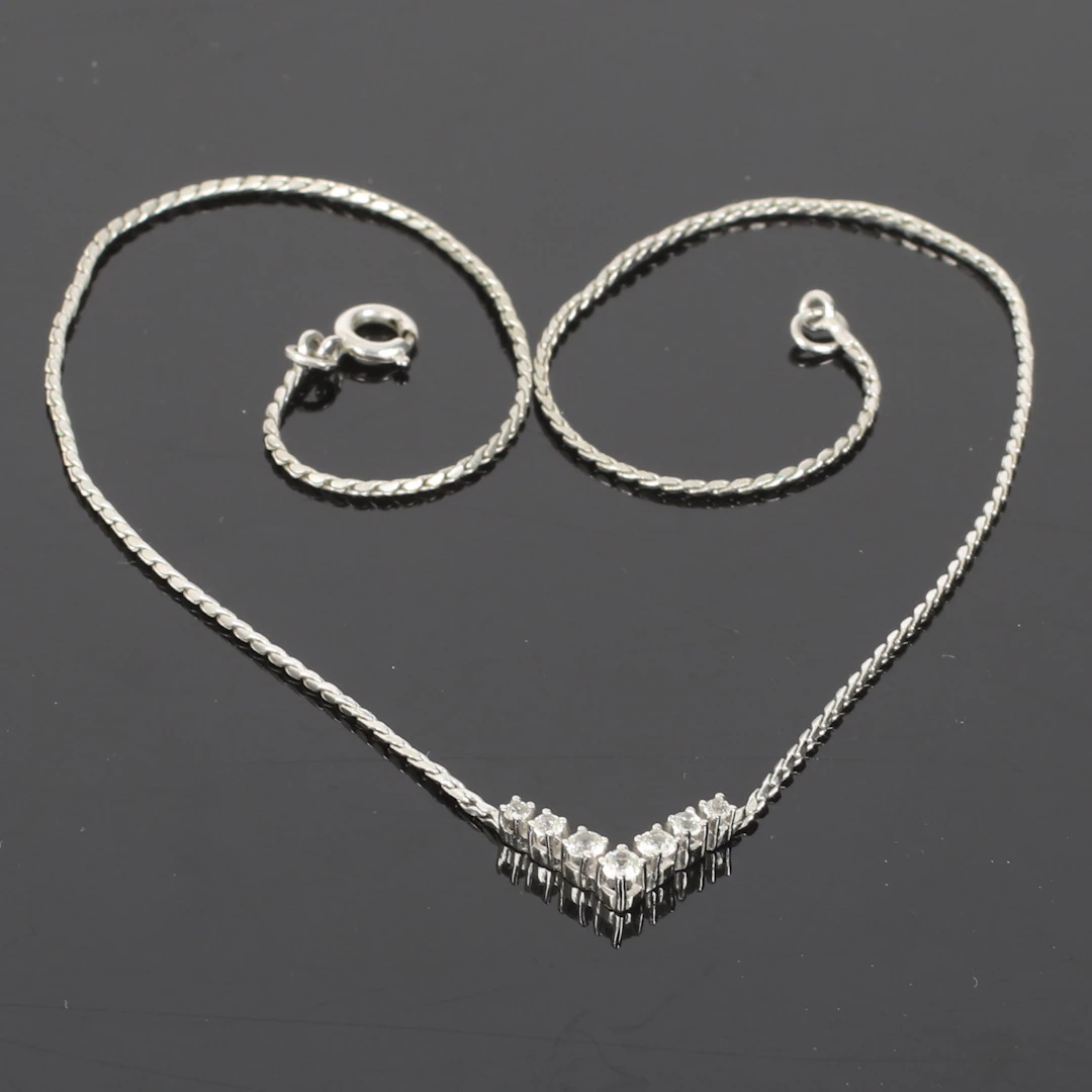 COLLIER, Sterling silver men vita stenar. 1900-tal.