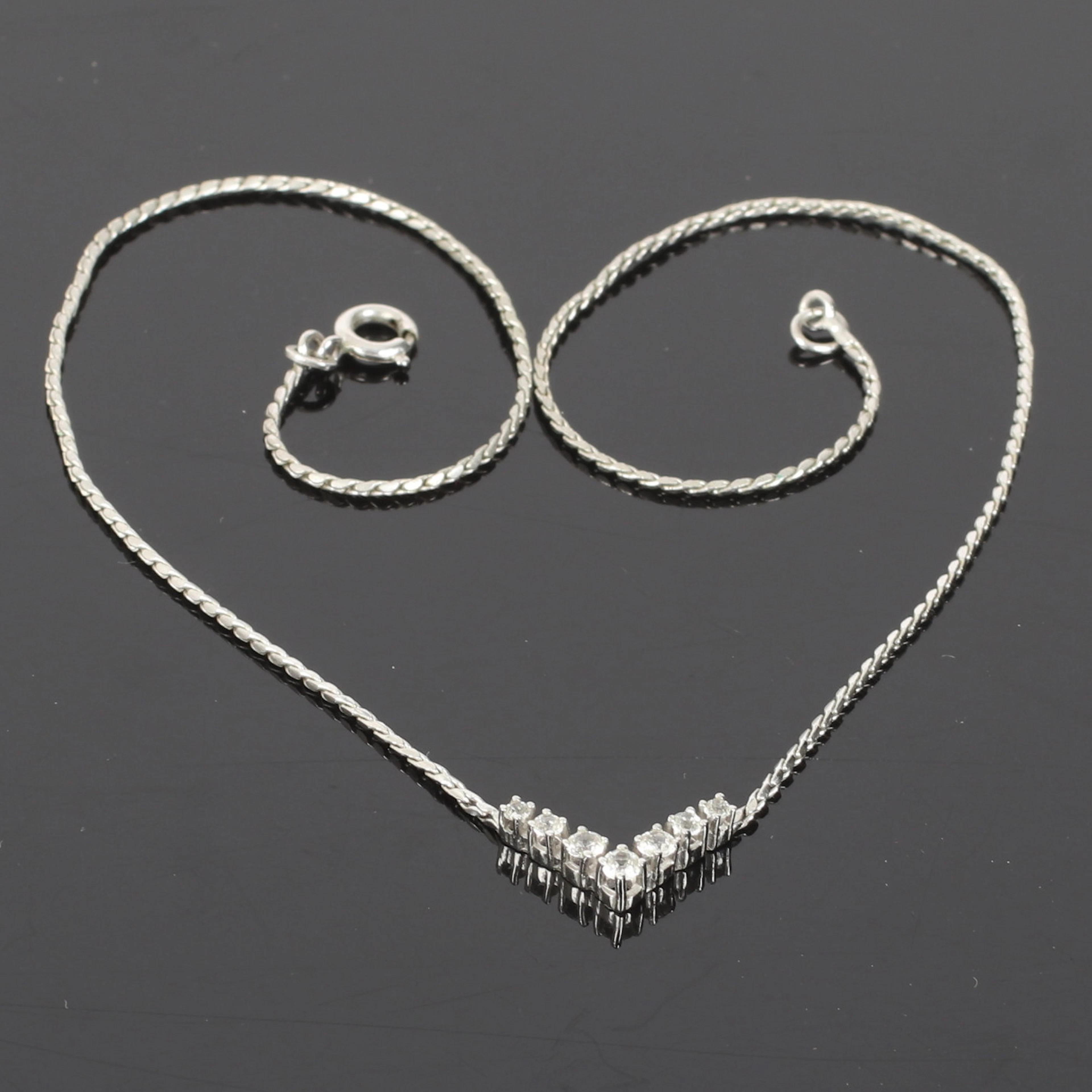 COLLIER, Sterling silver men vita stenar. 1900-tal.