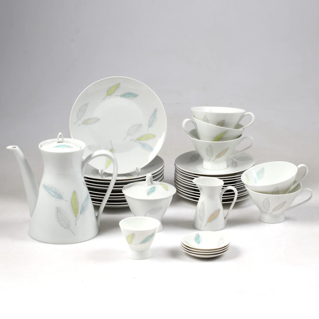 KAFFESERVIS, 33 delar, porslin, "Blad", Raymond Loewy, Rosenthal, Tyskland.