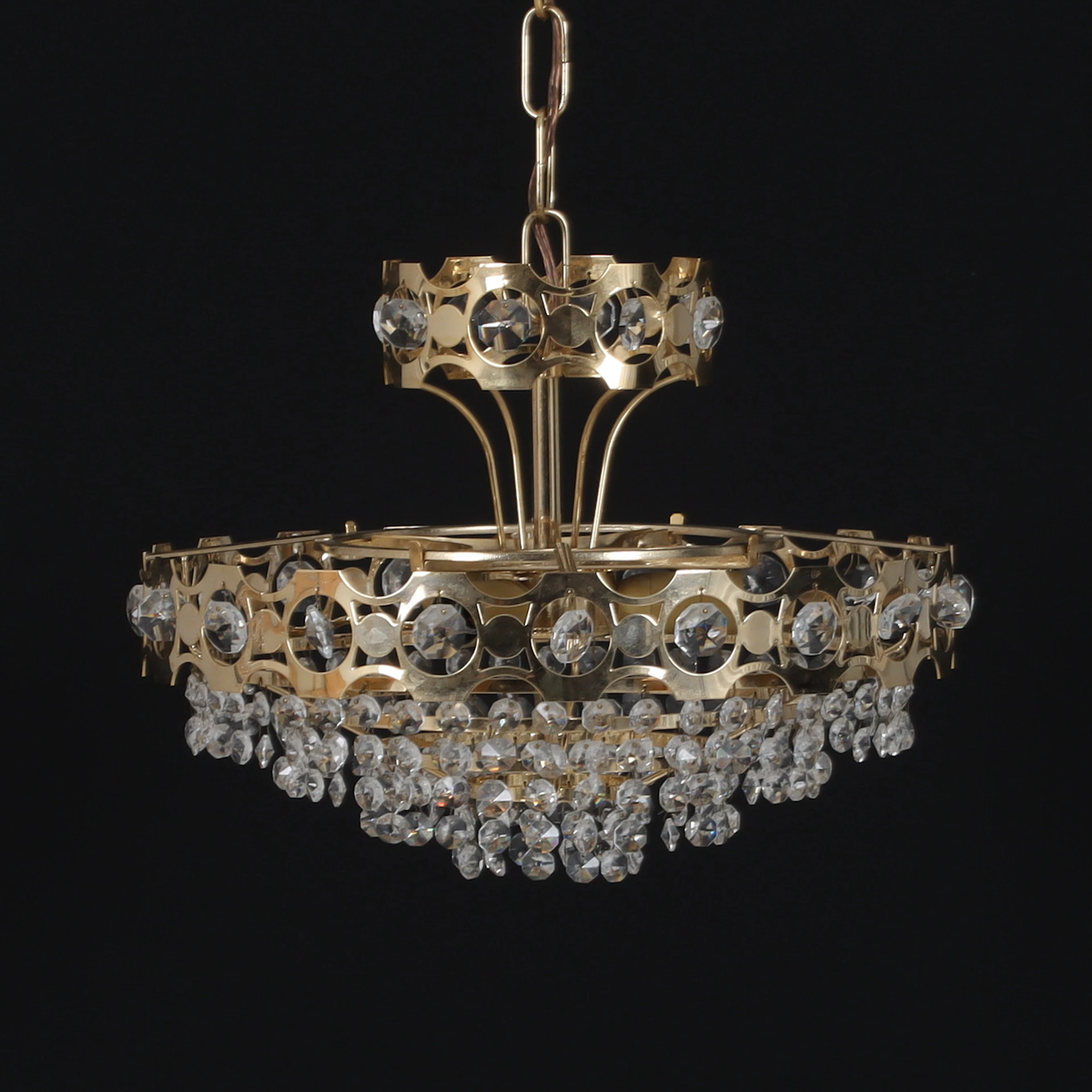 TAKLAMPA, prismor, metall, 1900-talets senare del.