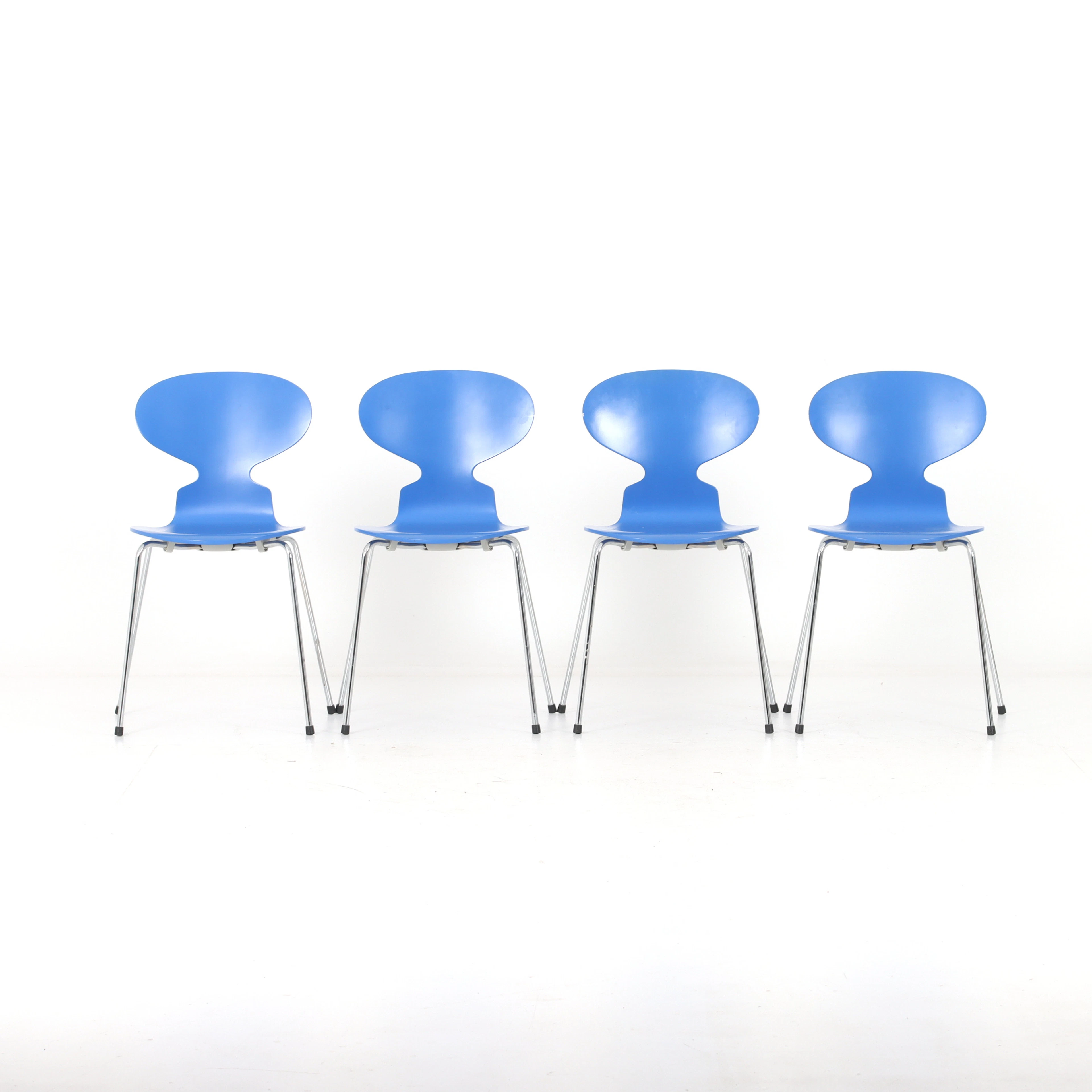 ARNE JACOBSEN. Stolar, 4 st, "Myran", Fritz Hansen Danmark, 2004.