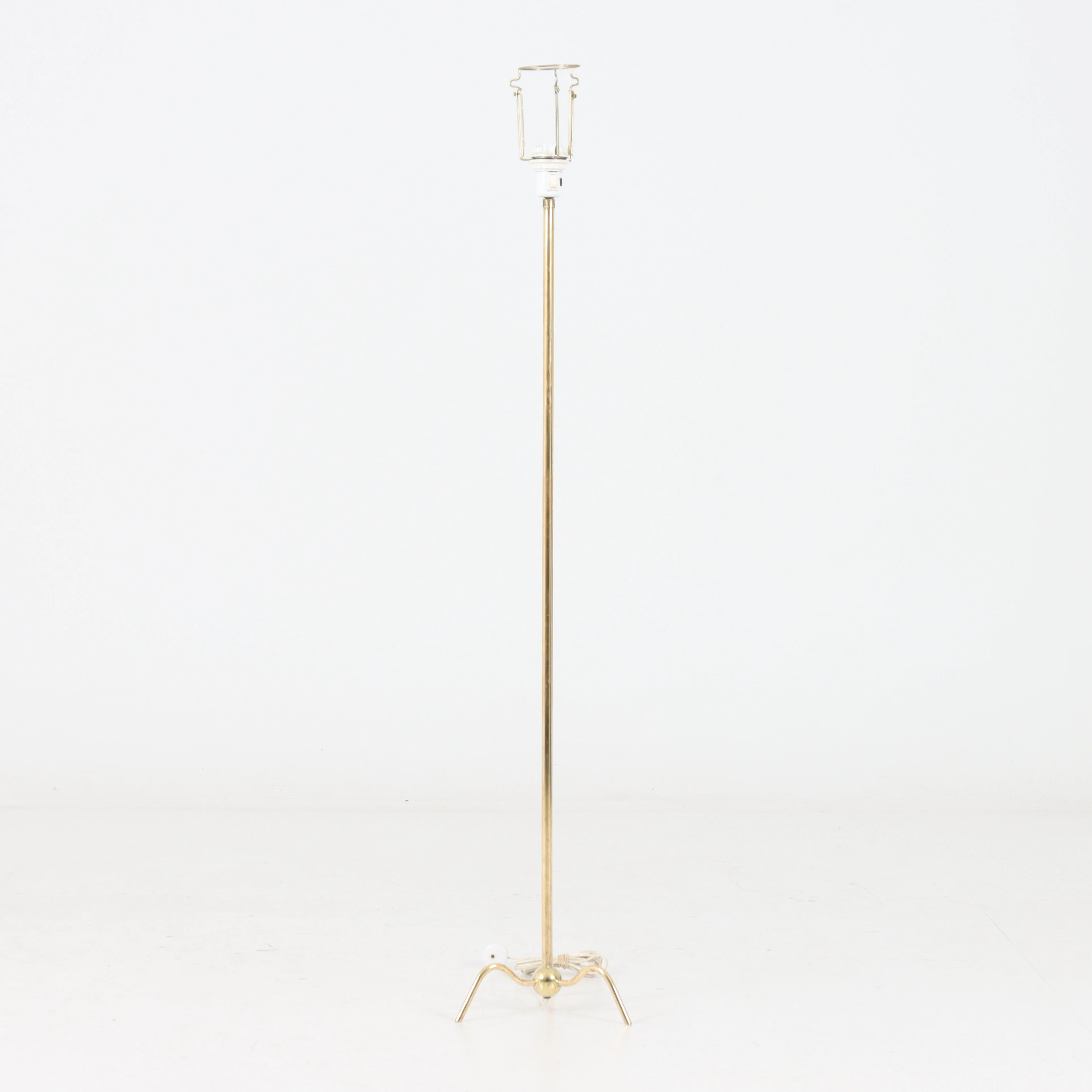HARALD NOTINI. Golvlampa, modell 15390, mässing, 1900-tal.