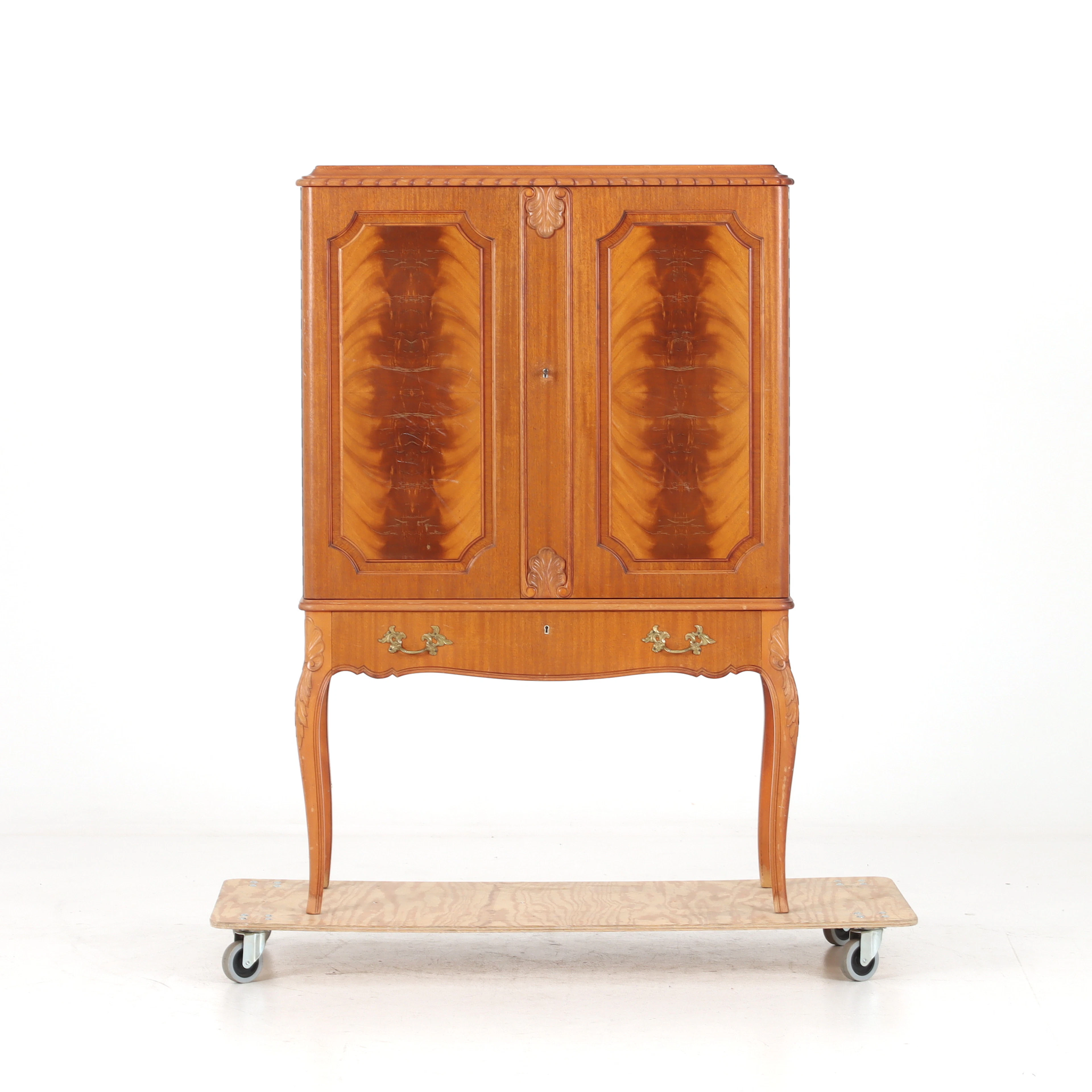 SKÅP, mahogny, Louis XV-stil, 1900-tal.