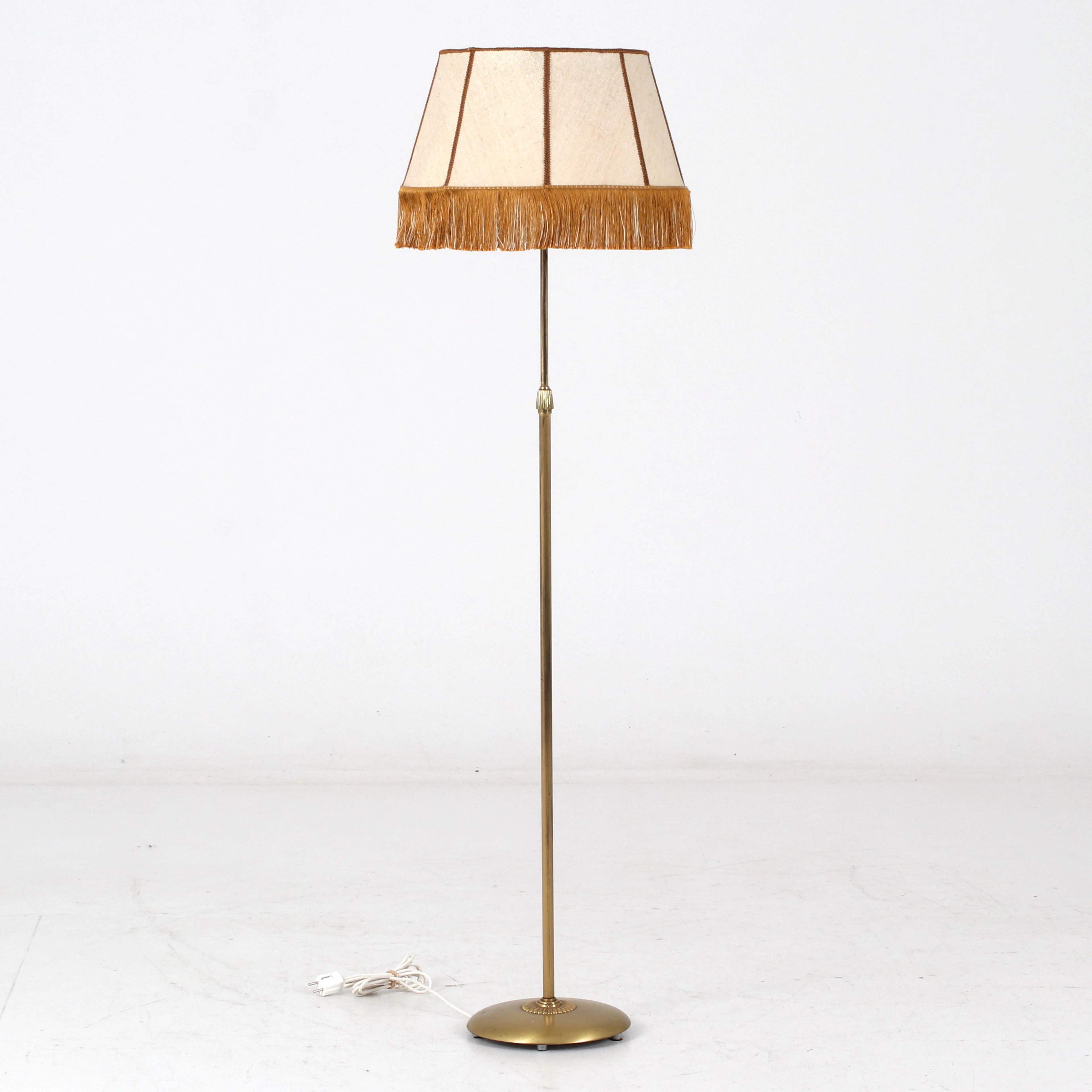 BERTIL BRISBORG. Golvlampa, mässing, modell 31376, Nordiska kompaniet