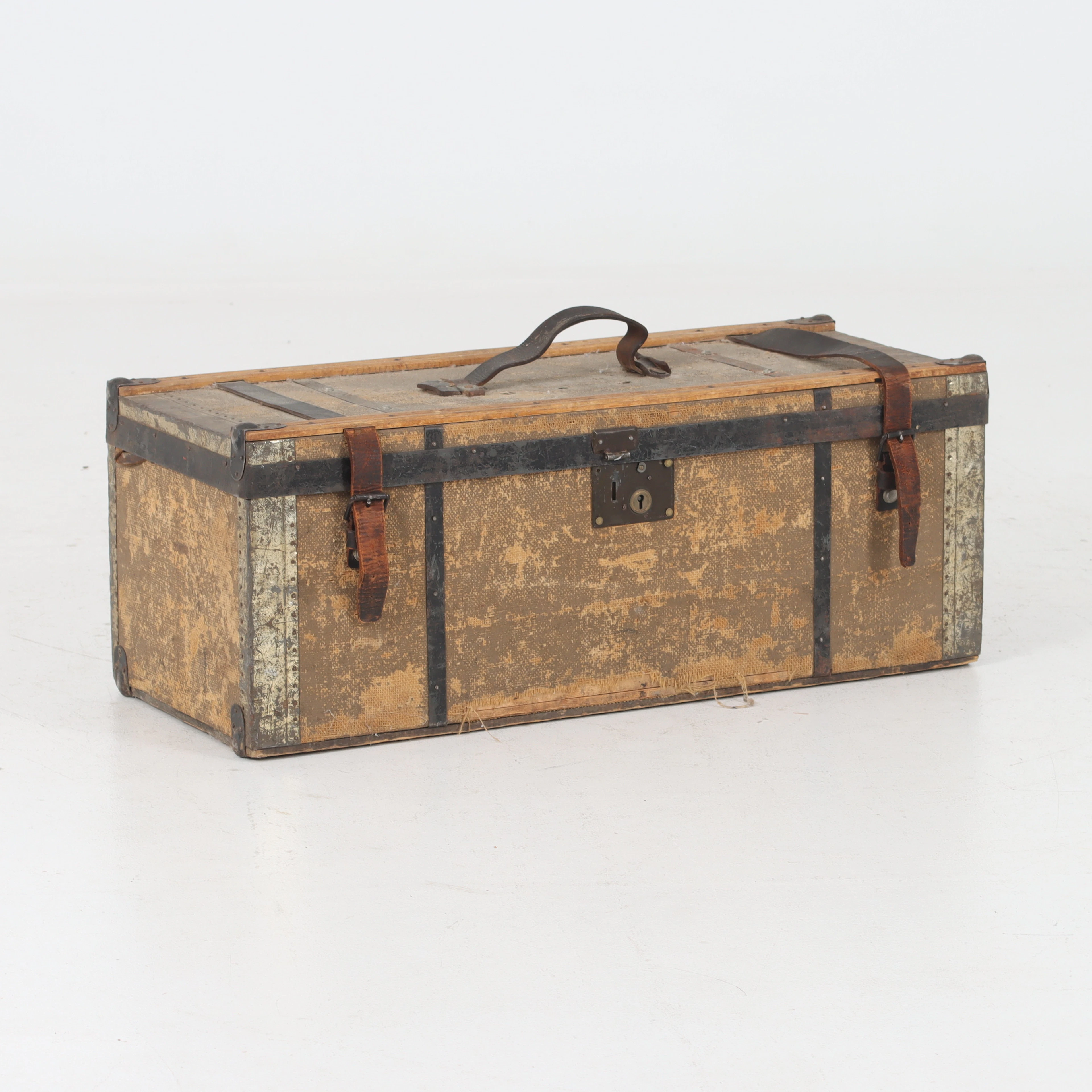 KOFFERT, canvasklädd, 18/1900-tal.