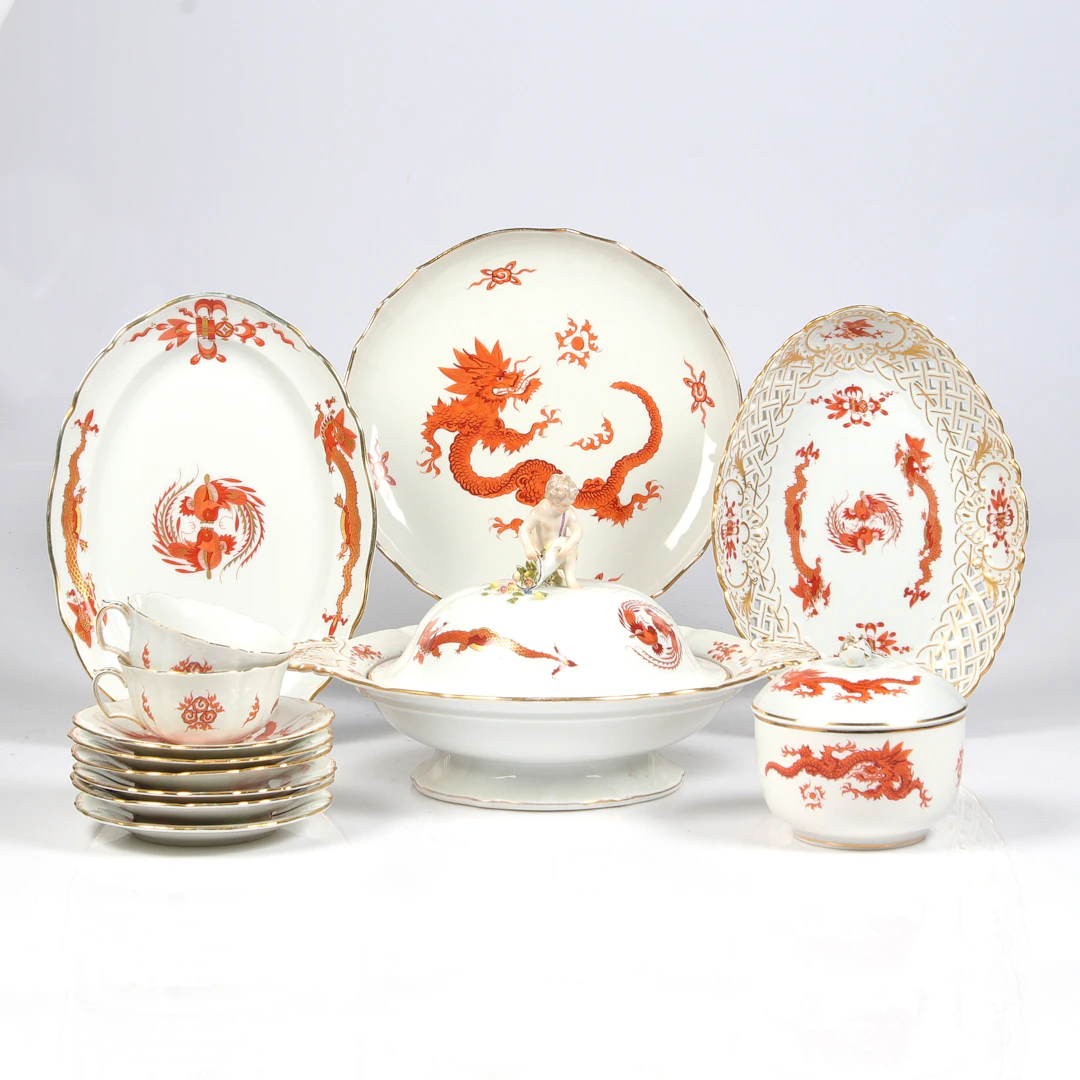 MATSERVISDELAR, 13 delar, porslin, "Röd Drake", Meissen. Tyskland.