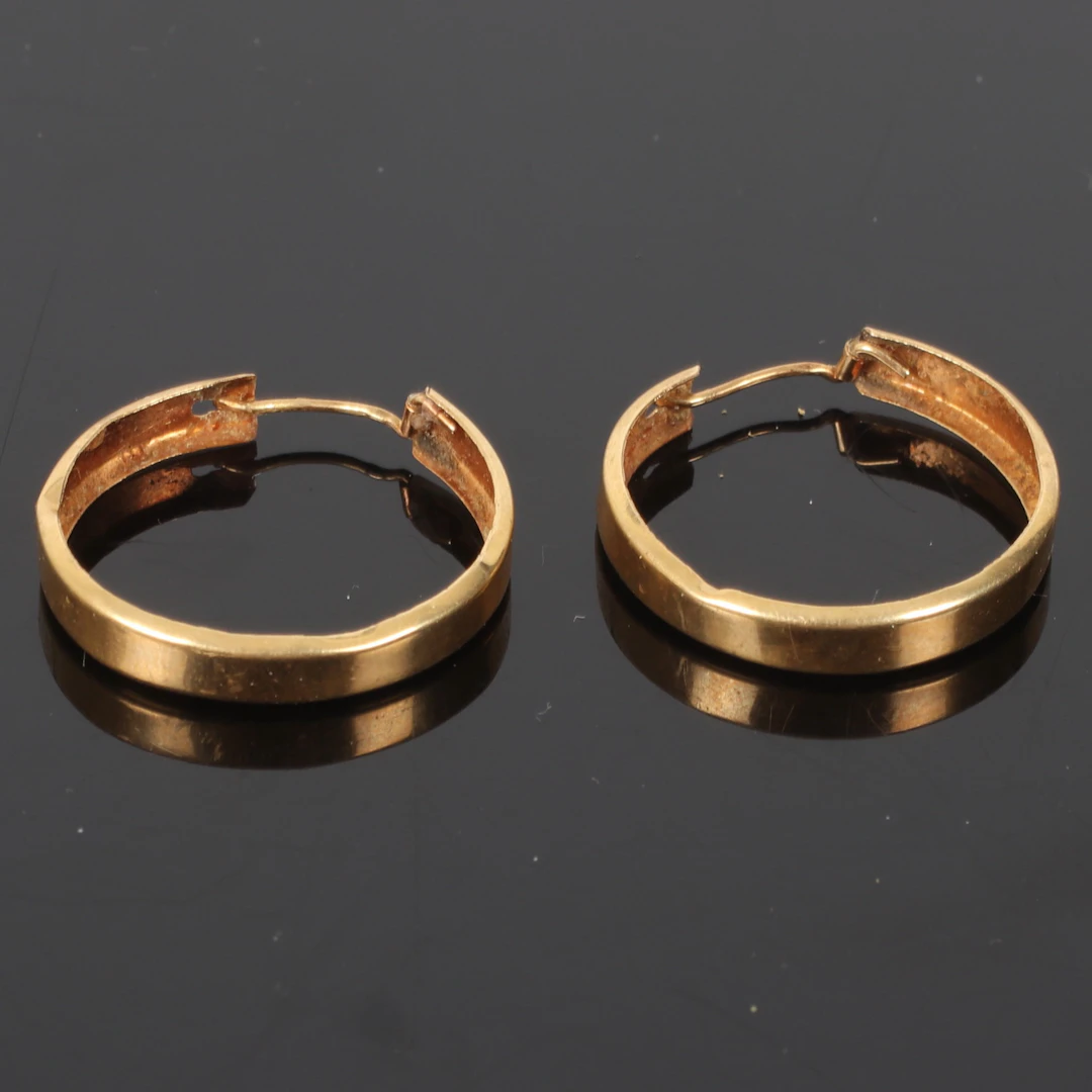 ÖRHÄNGEN, ett par, 18 k guld, creoler. 1900-tal.