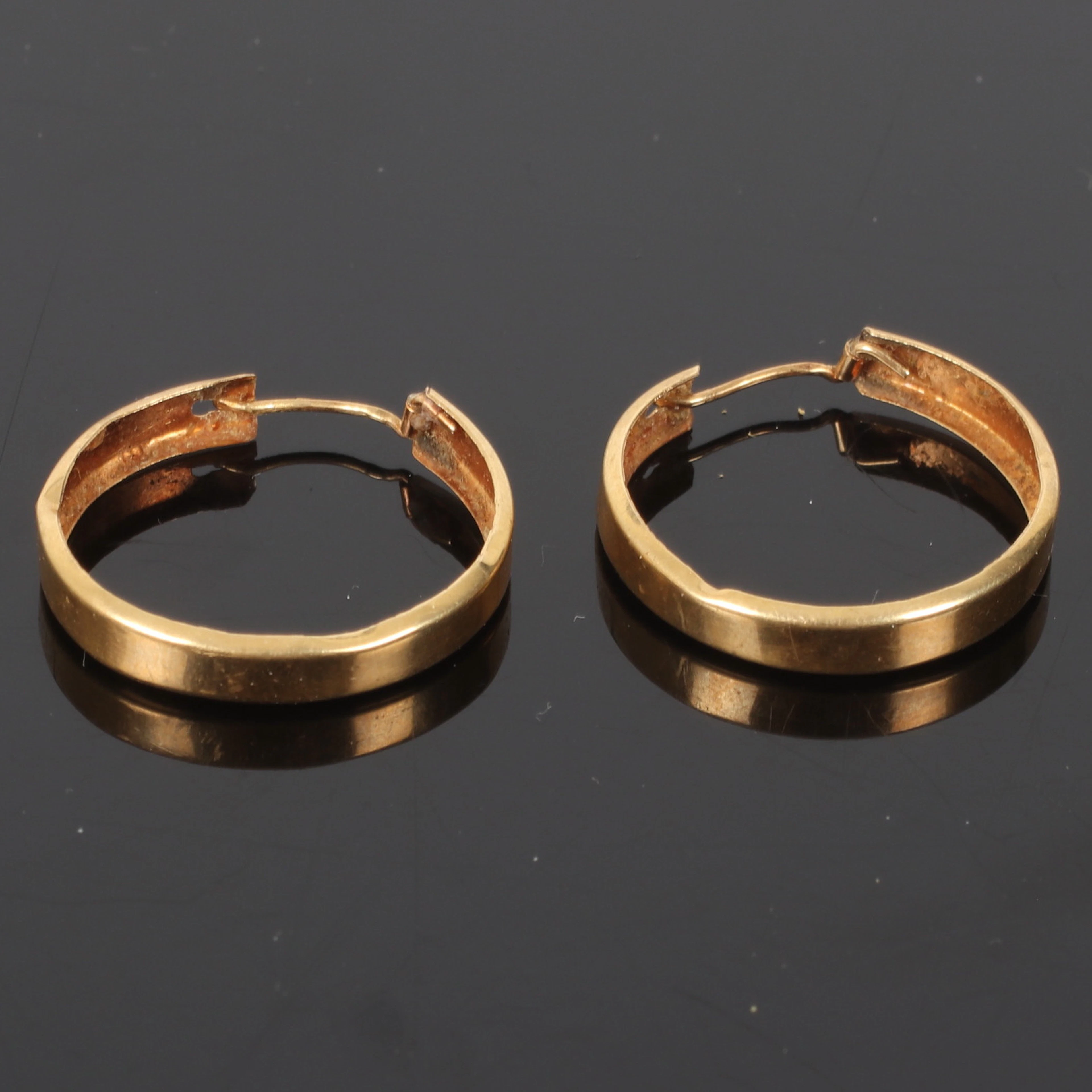 ÖRHÄNGEN, ett par, 18 k guld, creoler. 1900-tal.