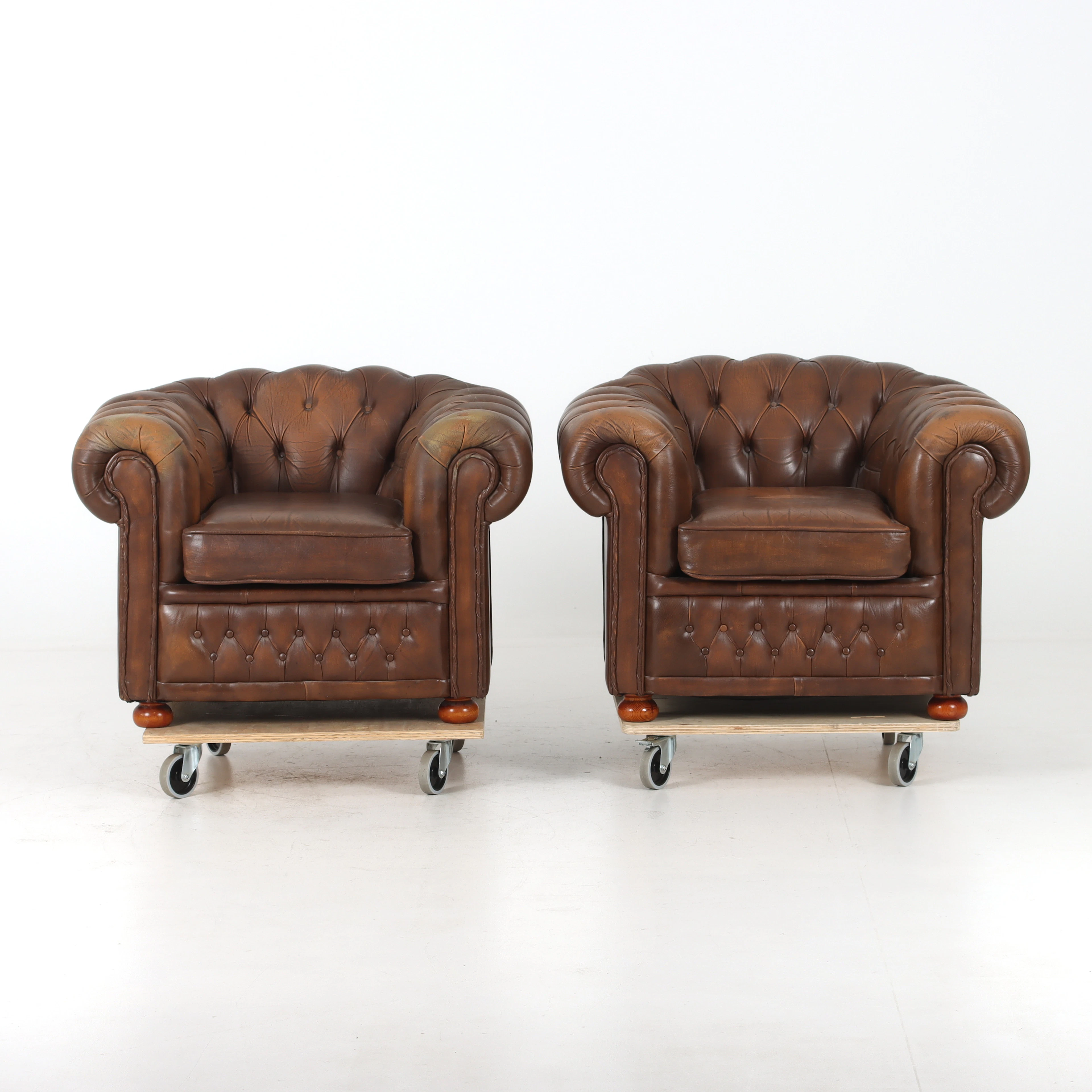 FÅTÖLJER, 1 par, Chesterfieldmodell, Winchester furniture, England