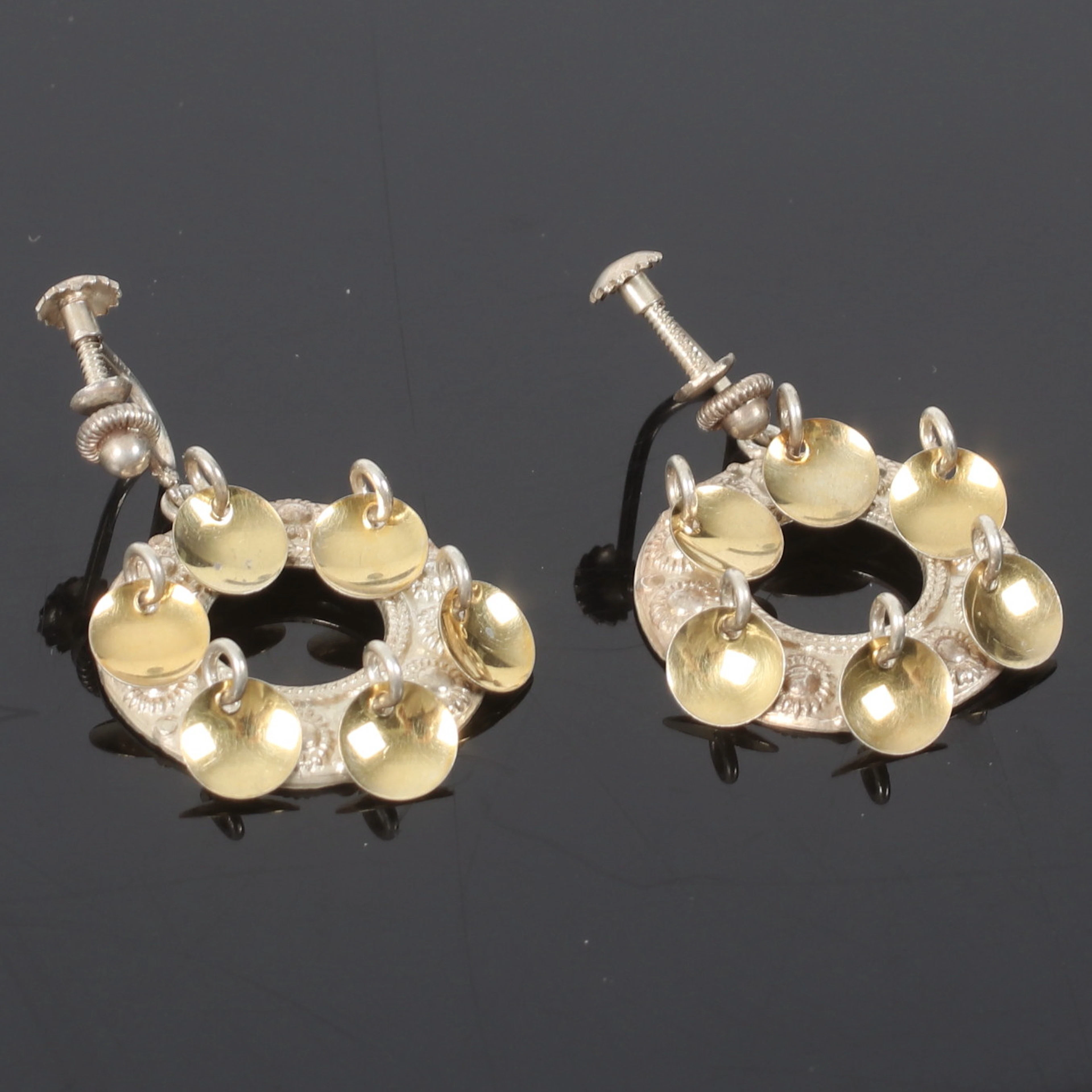 (2510-241) ÖRHÄNGEN, silver och förgyllt silver, "folklore", Norge.