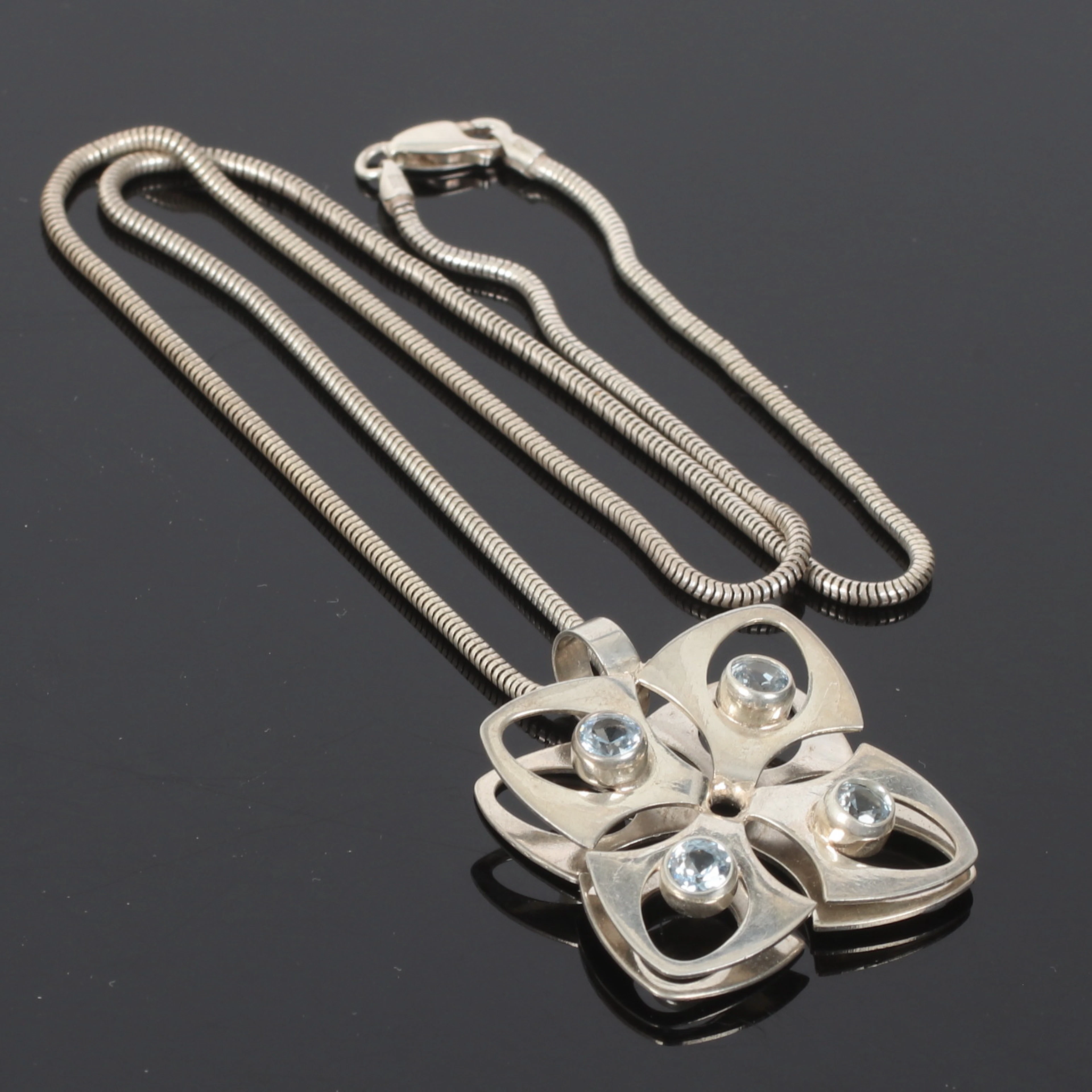 (2610-212) HÄNGE, Sterling silver med innefattade bergskristaller