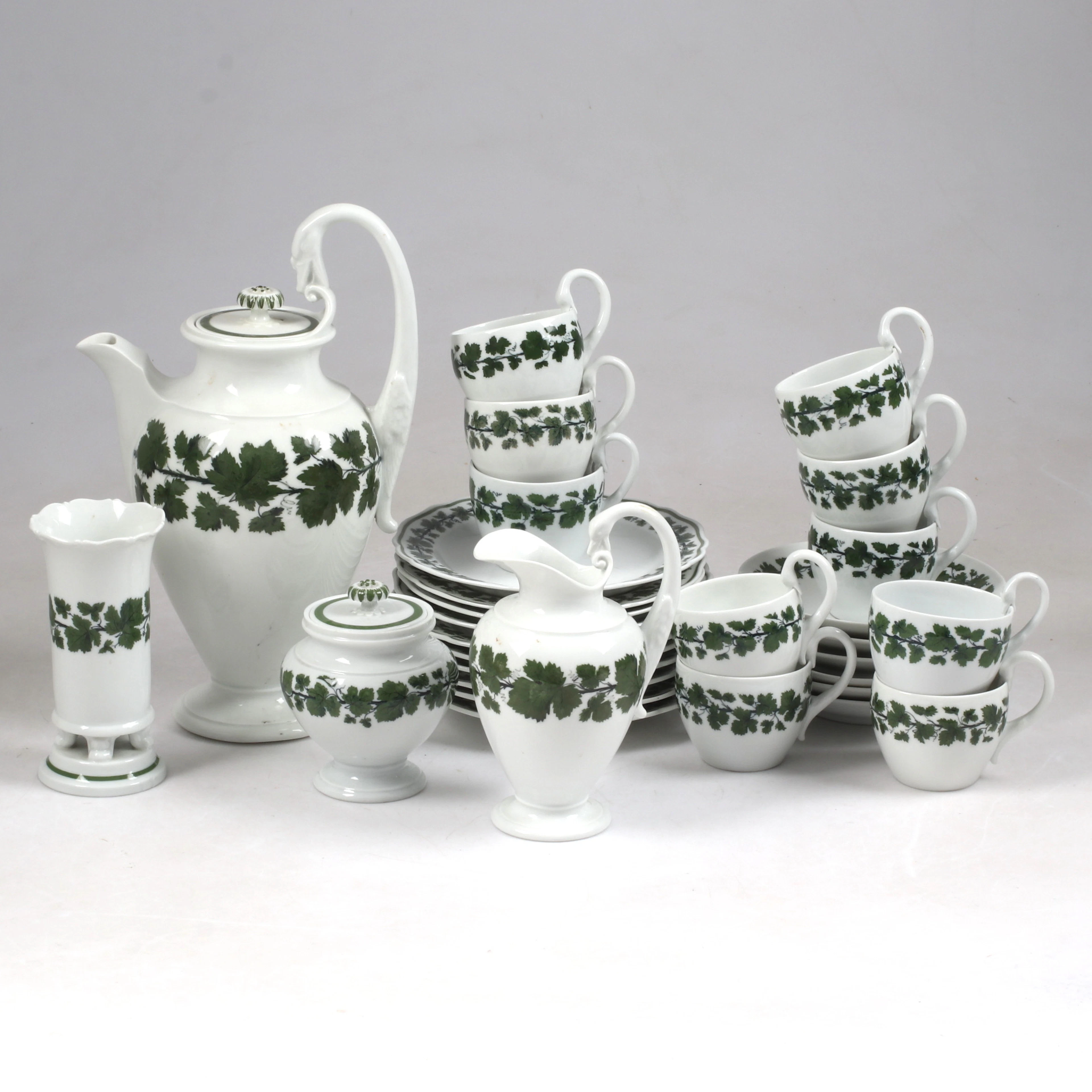 KAFFESERVIS 30 delar porslin, "Weinlaub", Meissen, 1900-tal.