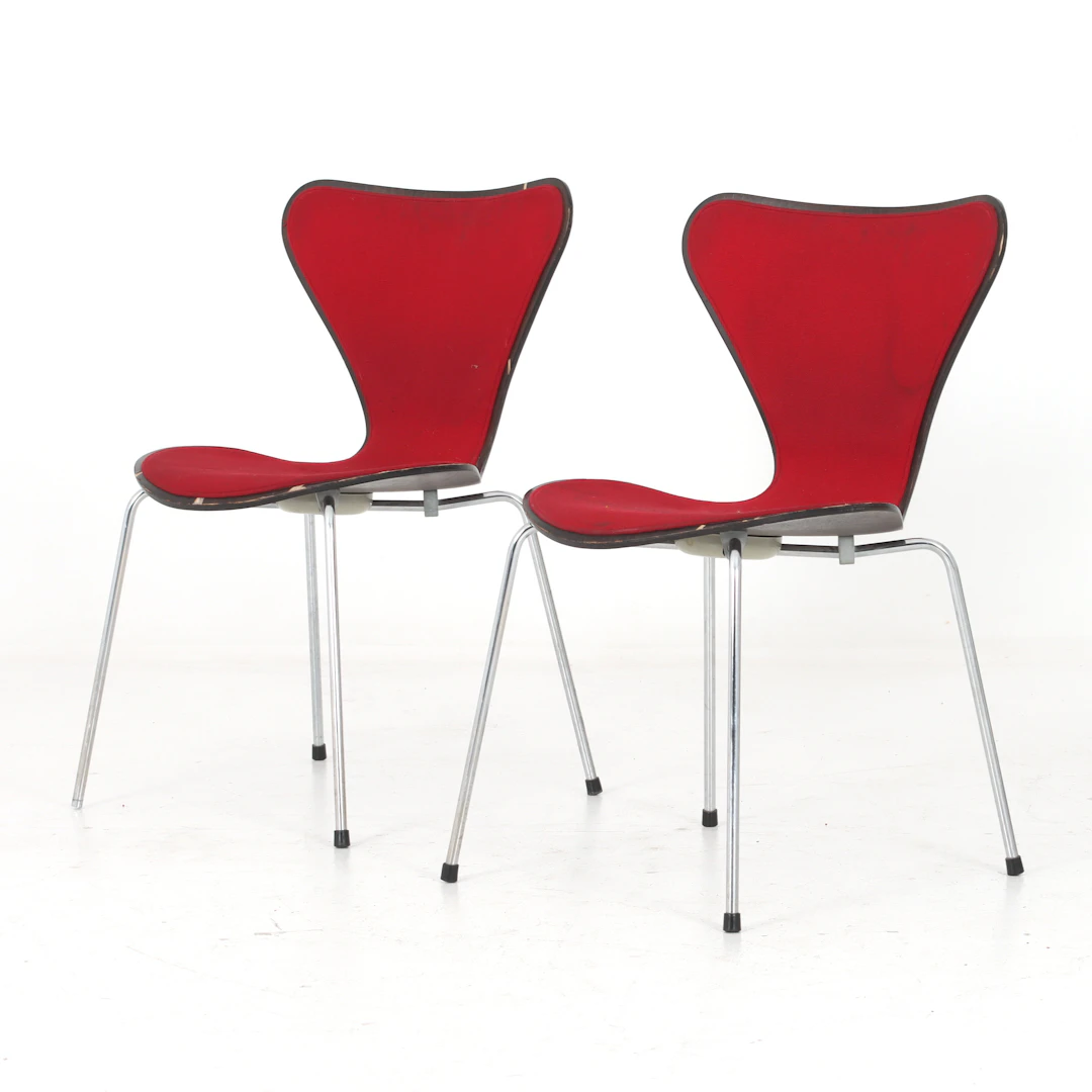 ARNE JACOBSEN. 2 st, "Sjuan" Fritz Hansen, Danmark. 1970-tal.