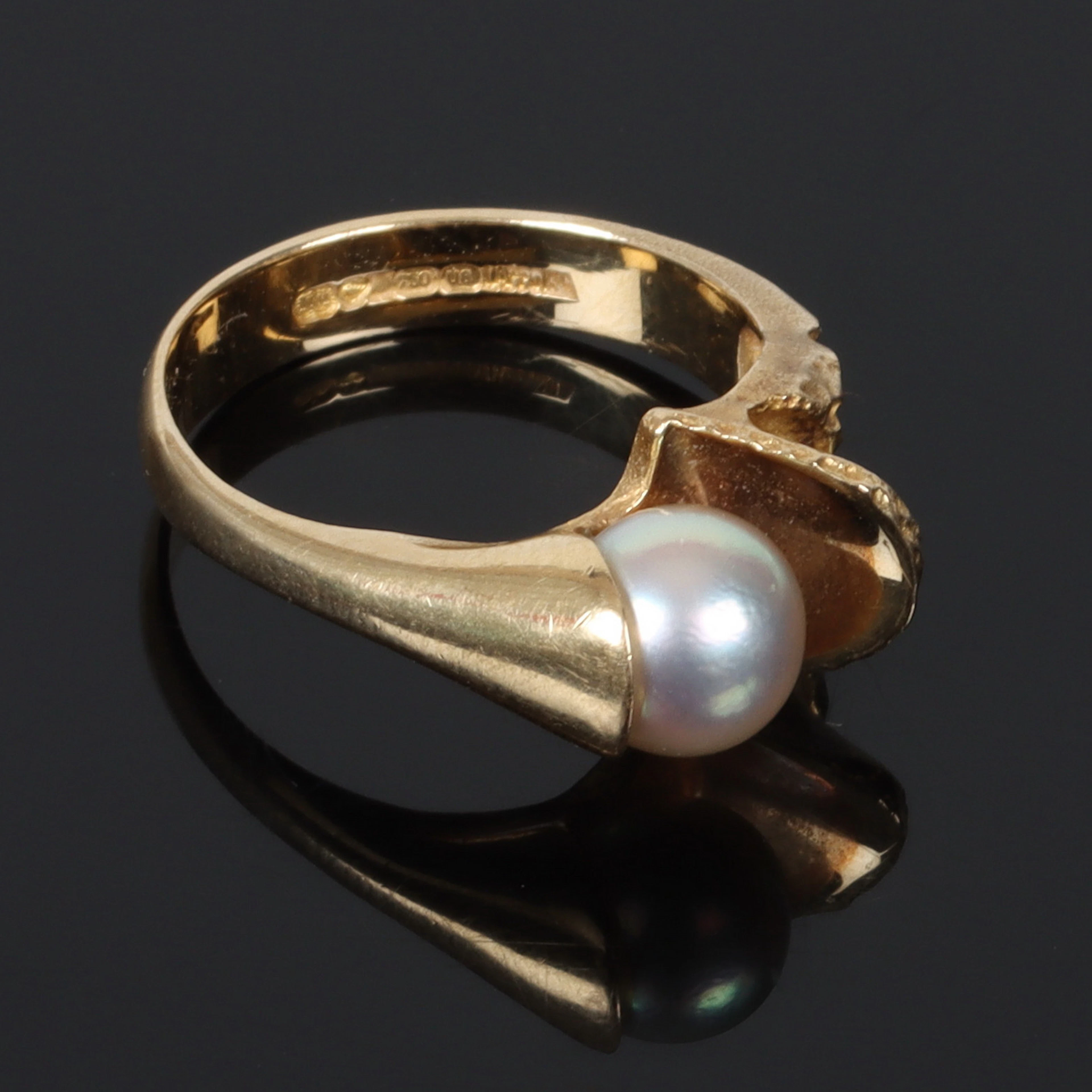 BJÖRN WECKSTRÖM. Ring, 18k guld, "Birth of a Pearl", Lapponia. Finland. 1997.