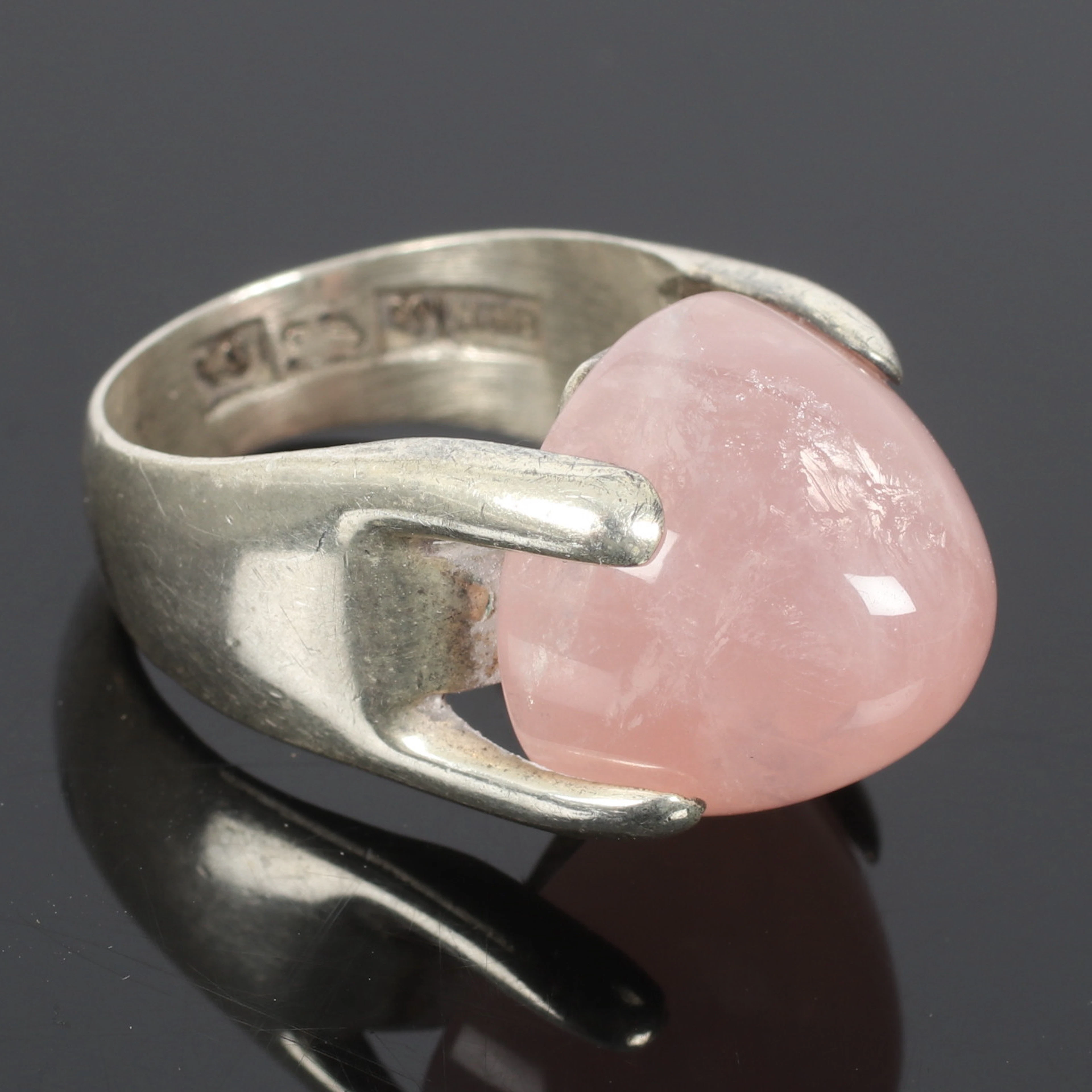 RING, silver, med rosenkvarts, Bengt Hallberg Guldsmeds AB, Köping.