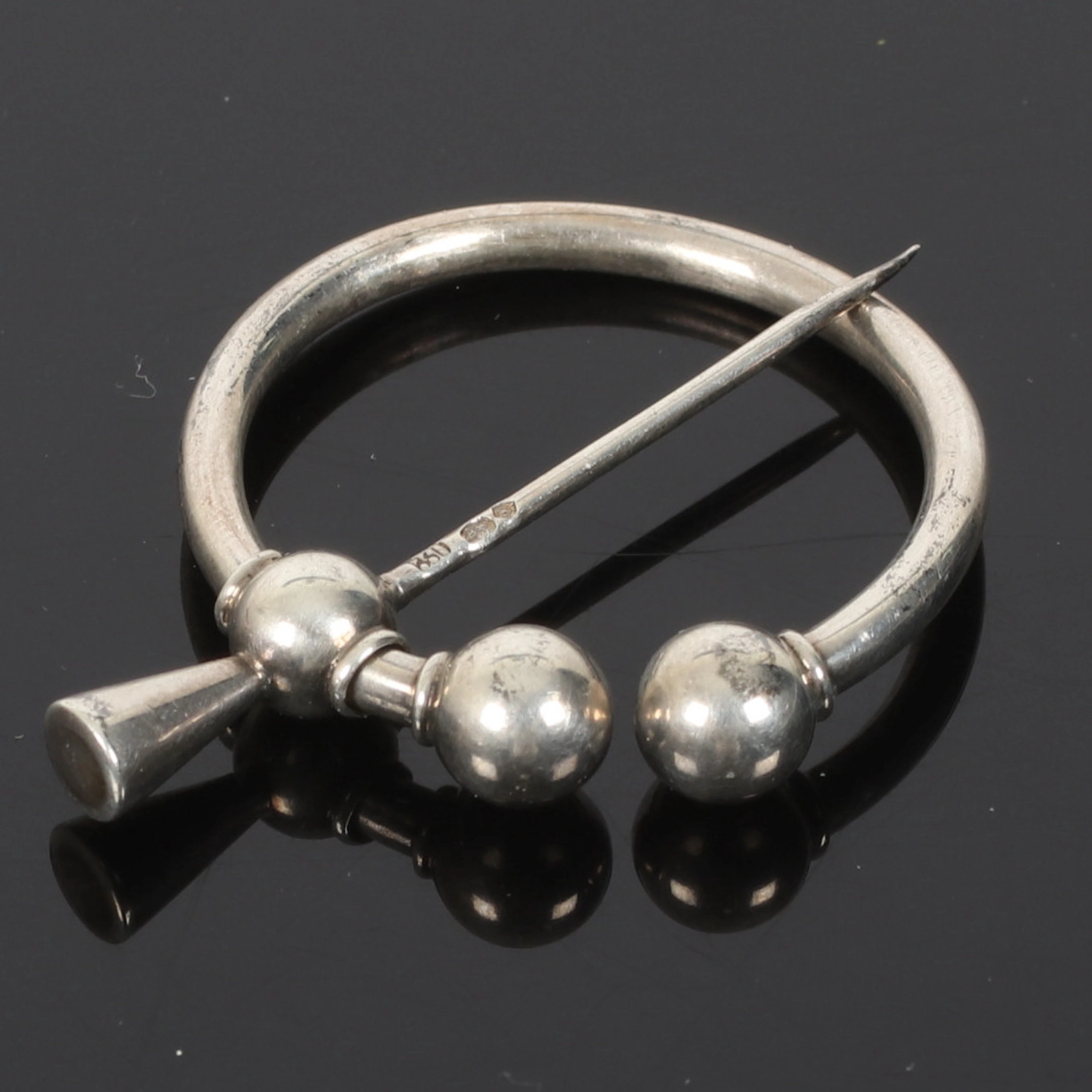 DRÄKTNÅL, silver, 1900-tal.