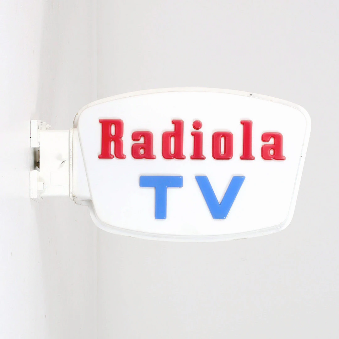 REKLAMSKYLT med belysning, Radiola TV, 1900-talets andra hälft.