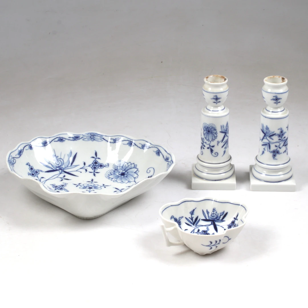 LJUSSTAKAR, 1 par, SKÅLAR, 2 st, porslin, Meissen, Tyskland, 1900-tal.