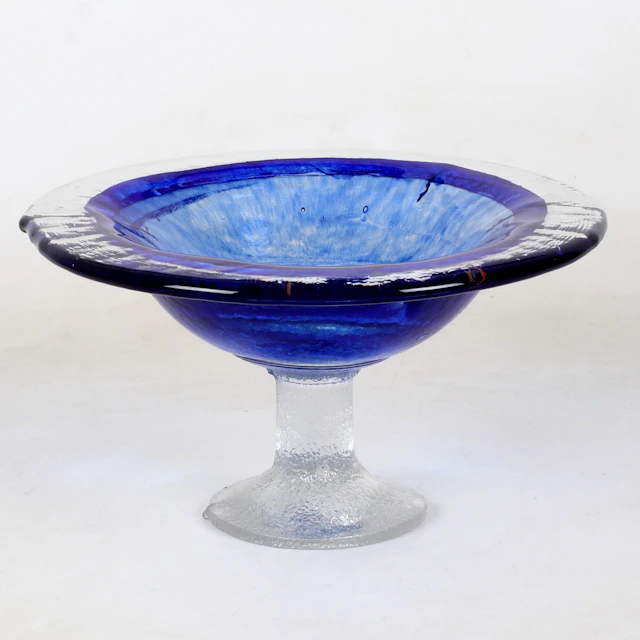 STAFFAN GELLERSTED. Skålfat, på fot, glas, Pukeberg.