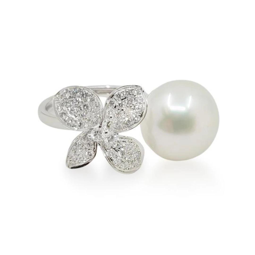 White South Sea Pearl and Diamond Flower Ring