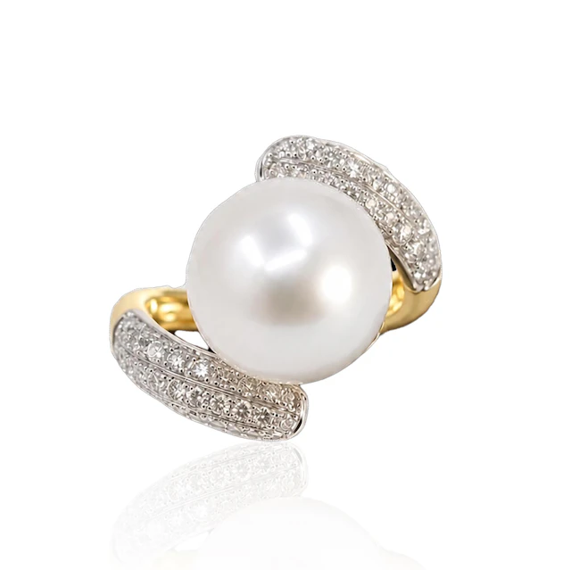 White South Sea Pearl and Diamond Ring