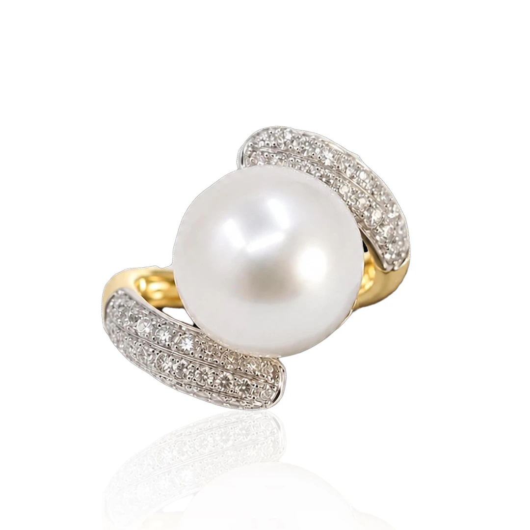 White South Sea Pearl and Diamond Ring