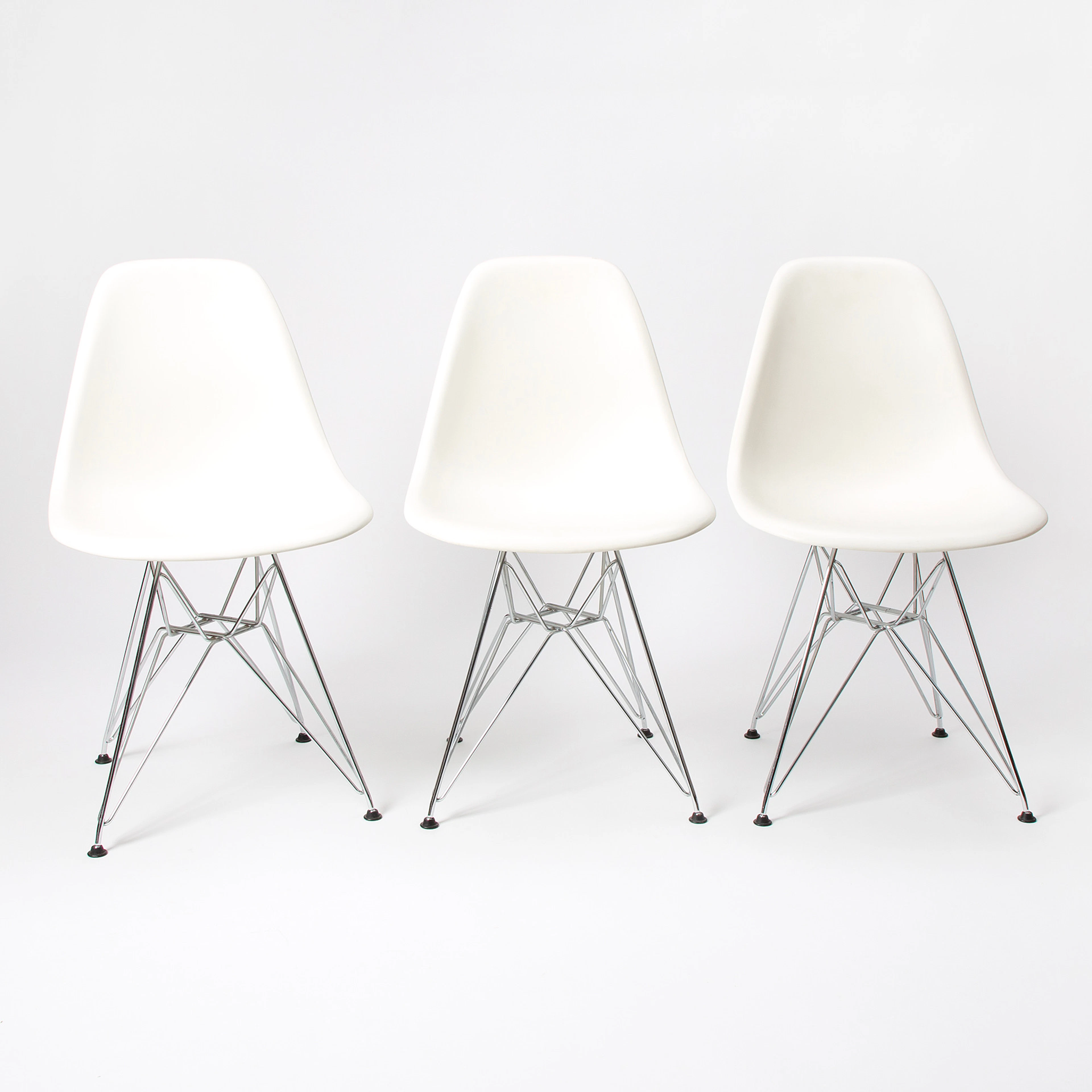 CHARLES & RAY EAMES. "Eames Plastic Side Chair", tre st, formgjuten