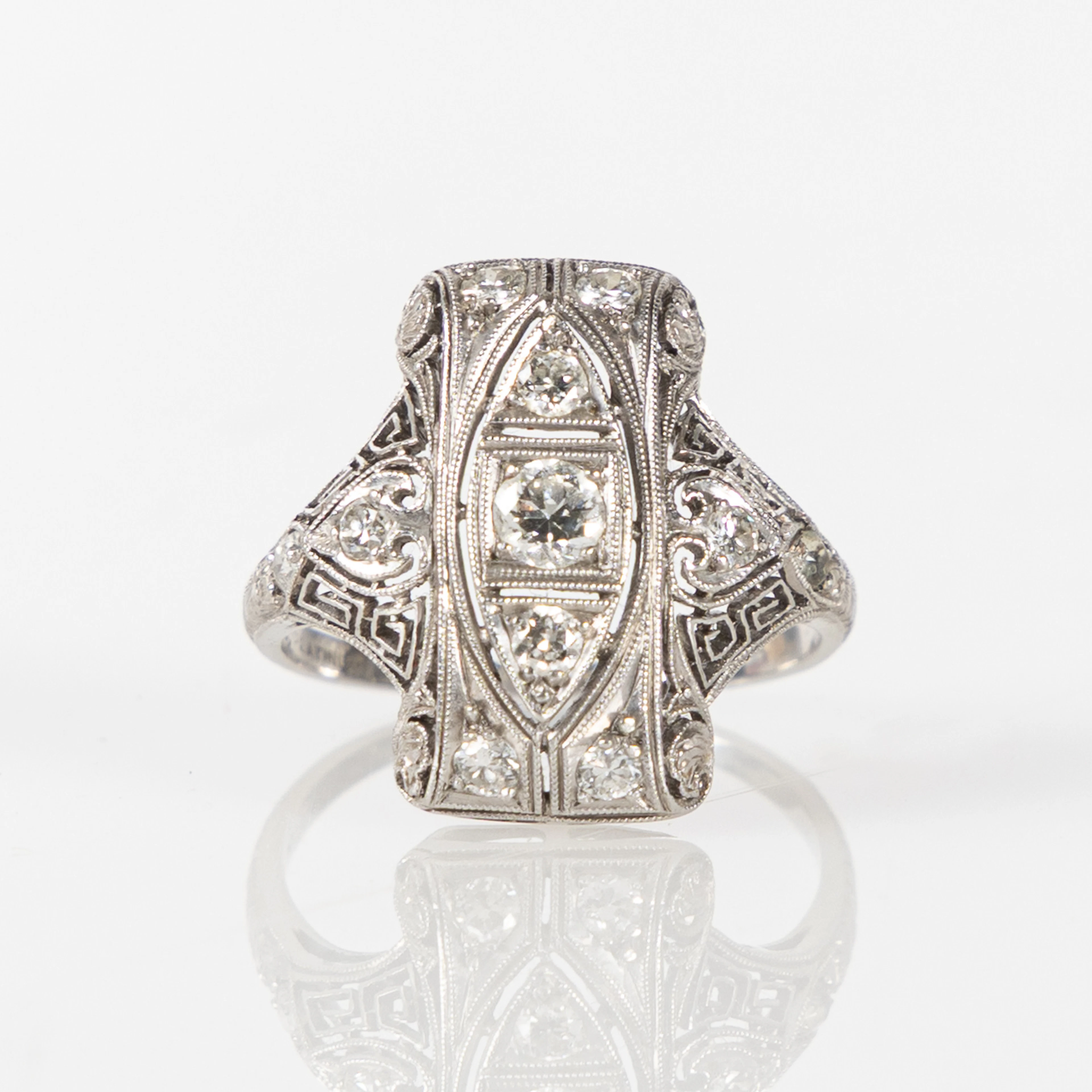 RING, platina med gammalslipade diamanter.