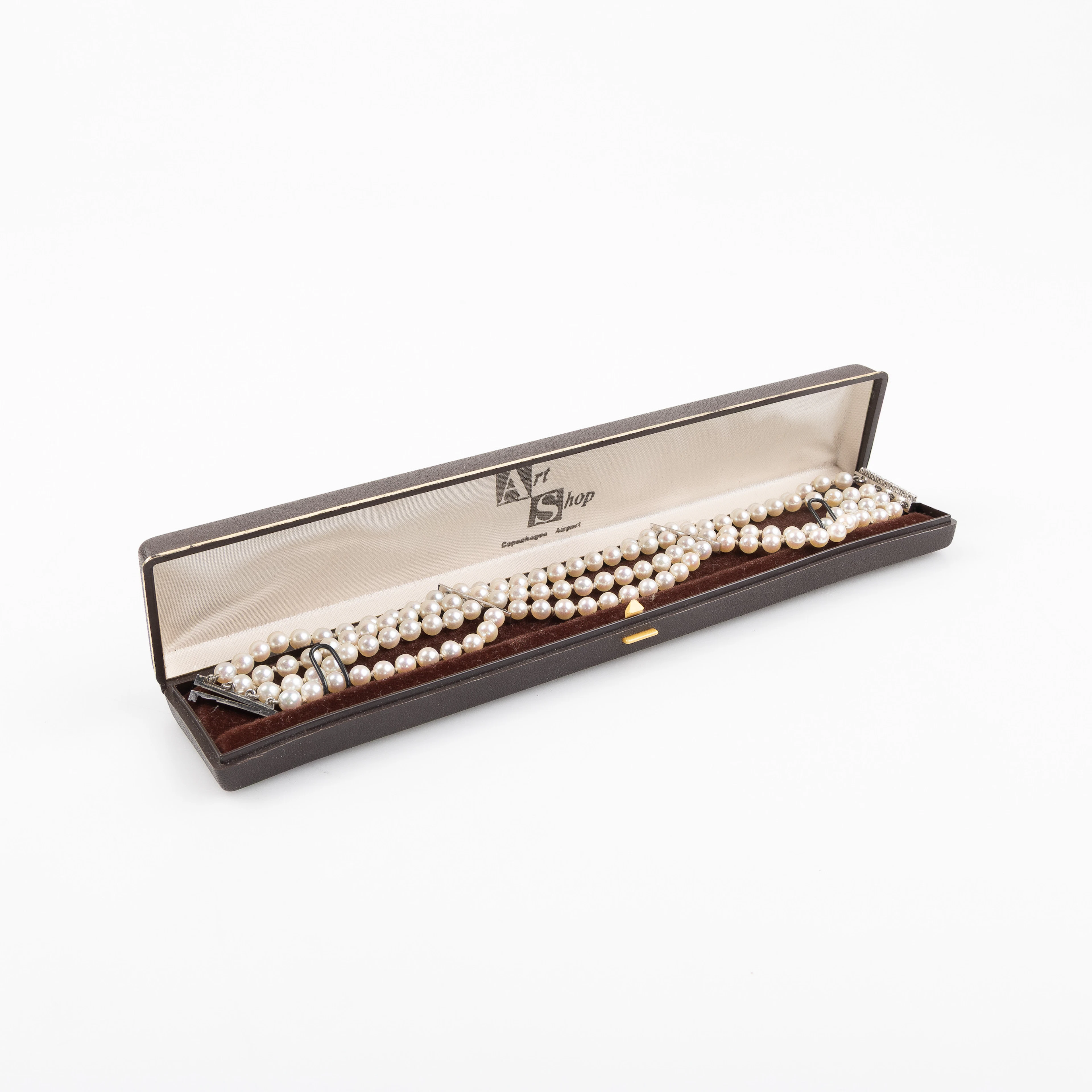 ARMBAND, fyrradigt, odlade pärlor, lås i 18K vitguld.