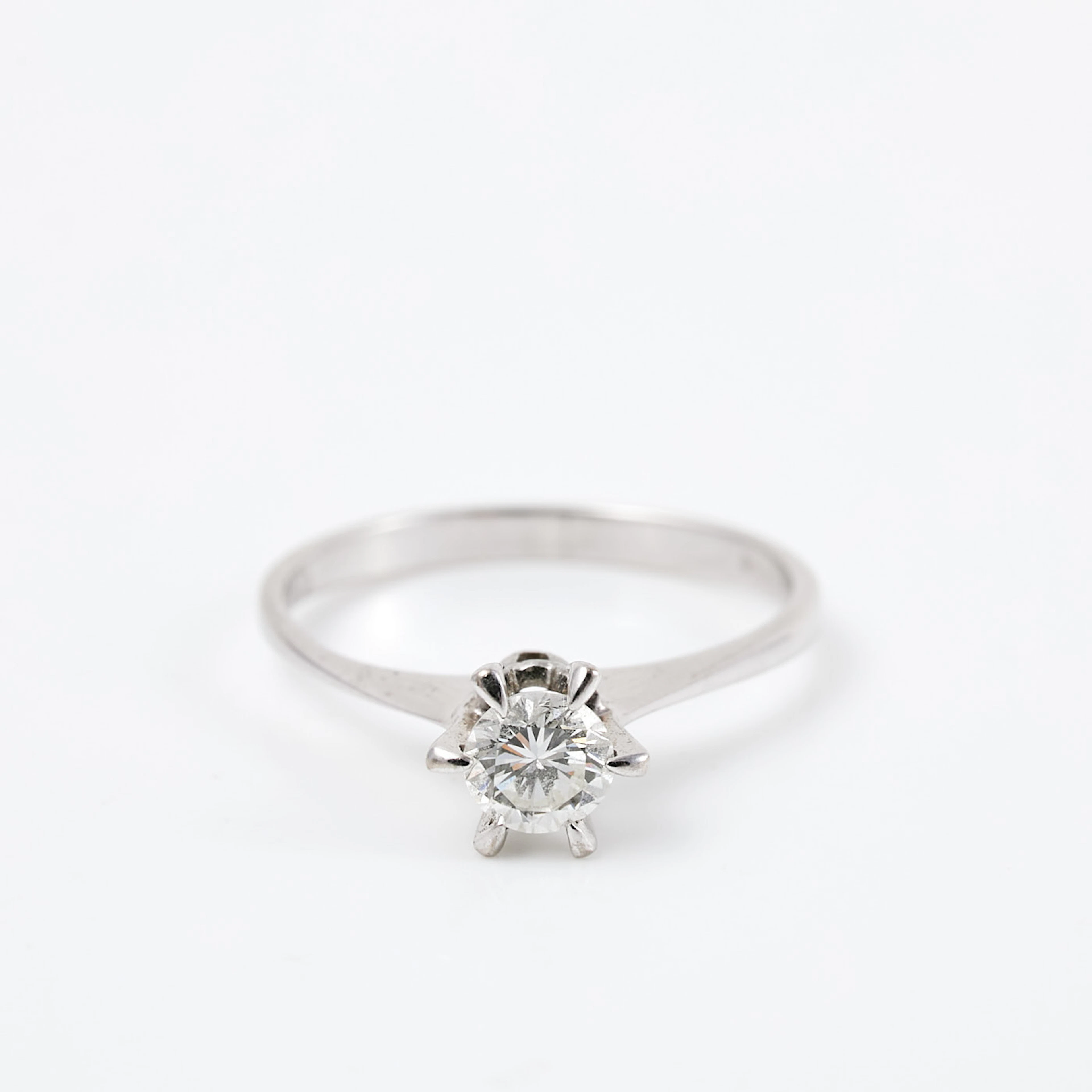 RING, 14 k vitguld, 1 briljantslipad diamant, ca 0,35 ct enligt gravyr